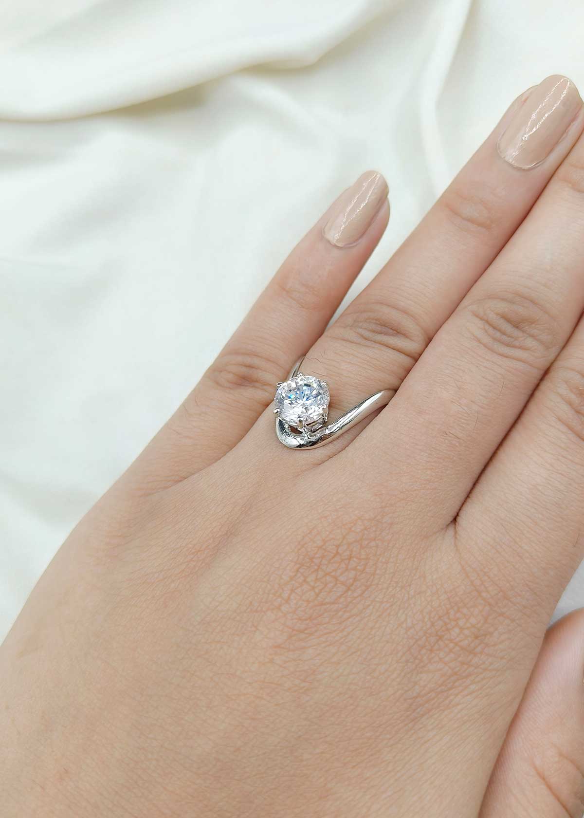 92.5 Sterling Silver V Shape Round Solitaire Diamond Adjustable Finger Ring