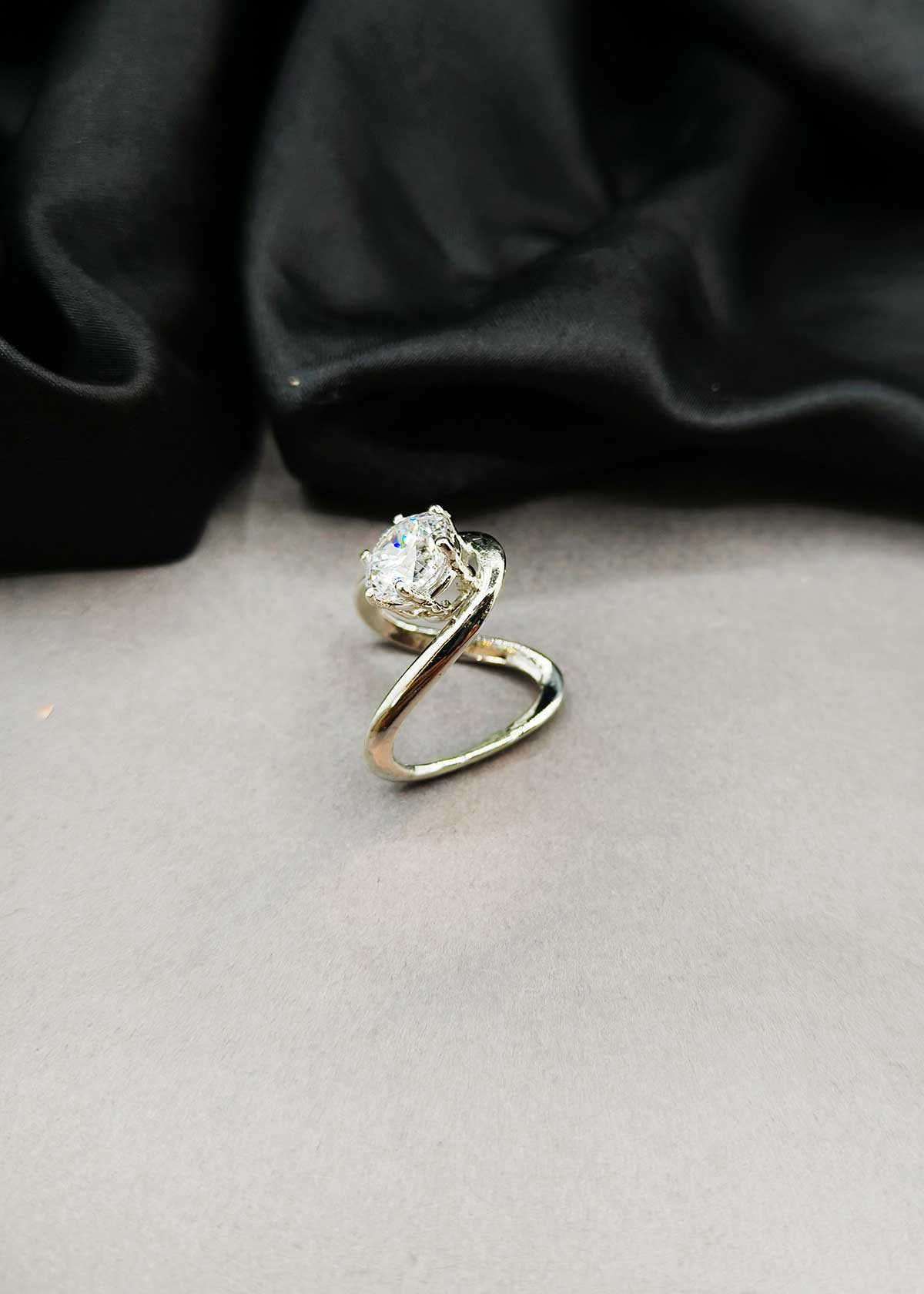 92.5 Sterling Silver V Shape Round Solitaire Diamond Adjustable Finger Ring