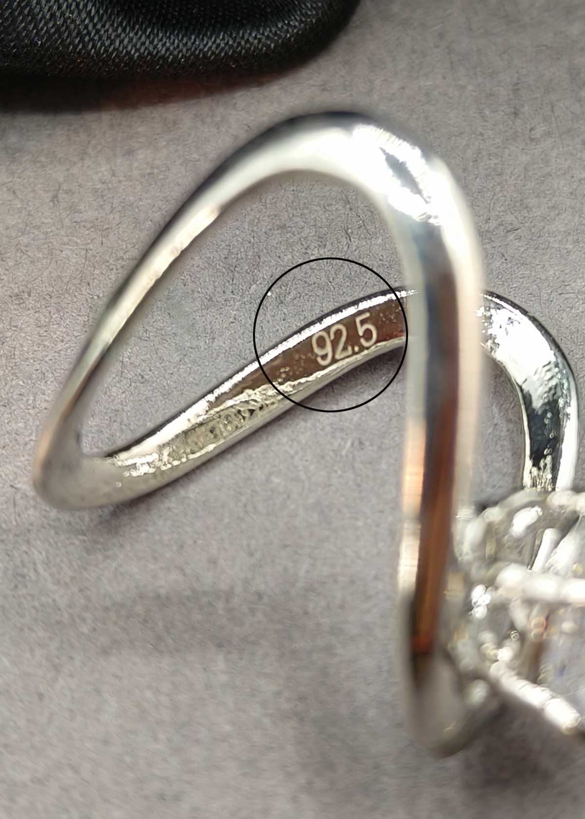 92.5 Sterling Silver V Shape Round Solitaire Diamond Adjustable Finger Ring