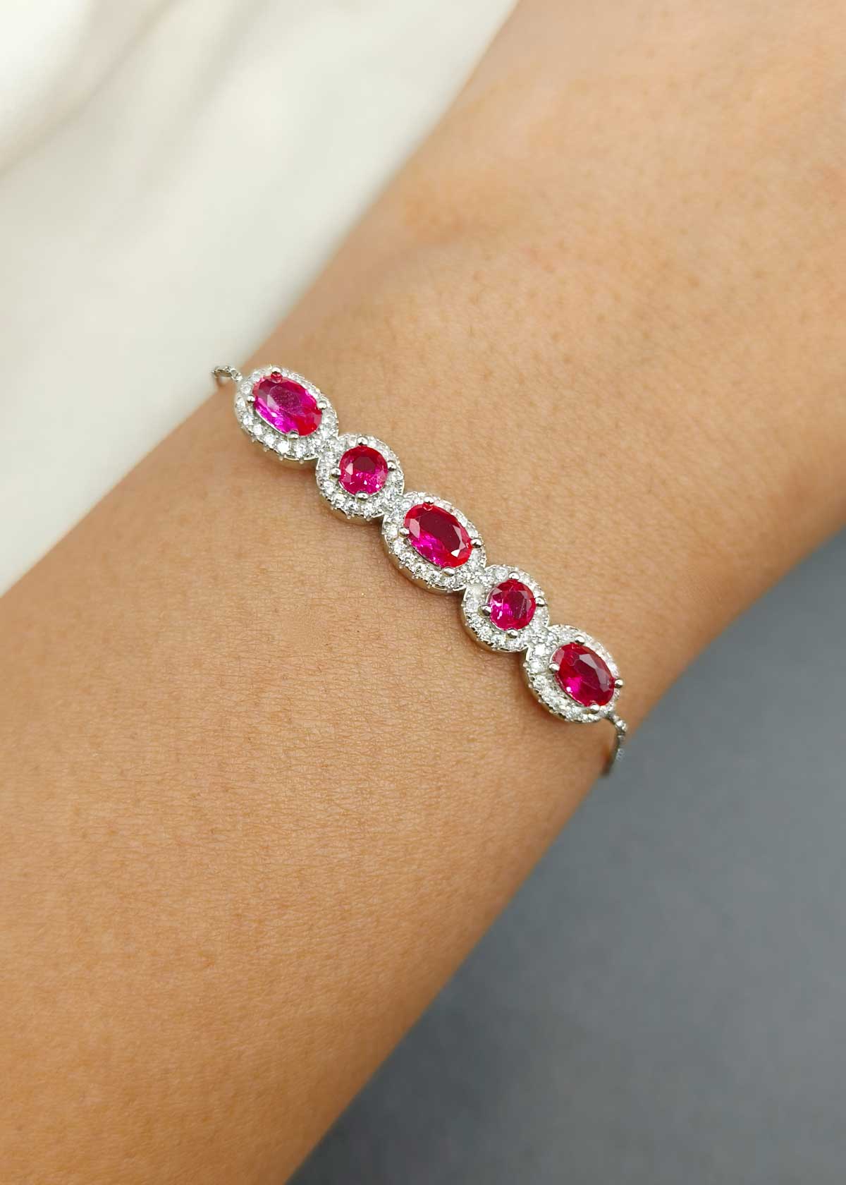 92.5 Sterling Silver Oval Ruby Cubic Zircon Adjustable Loose Slider Bracele