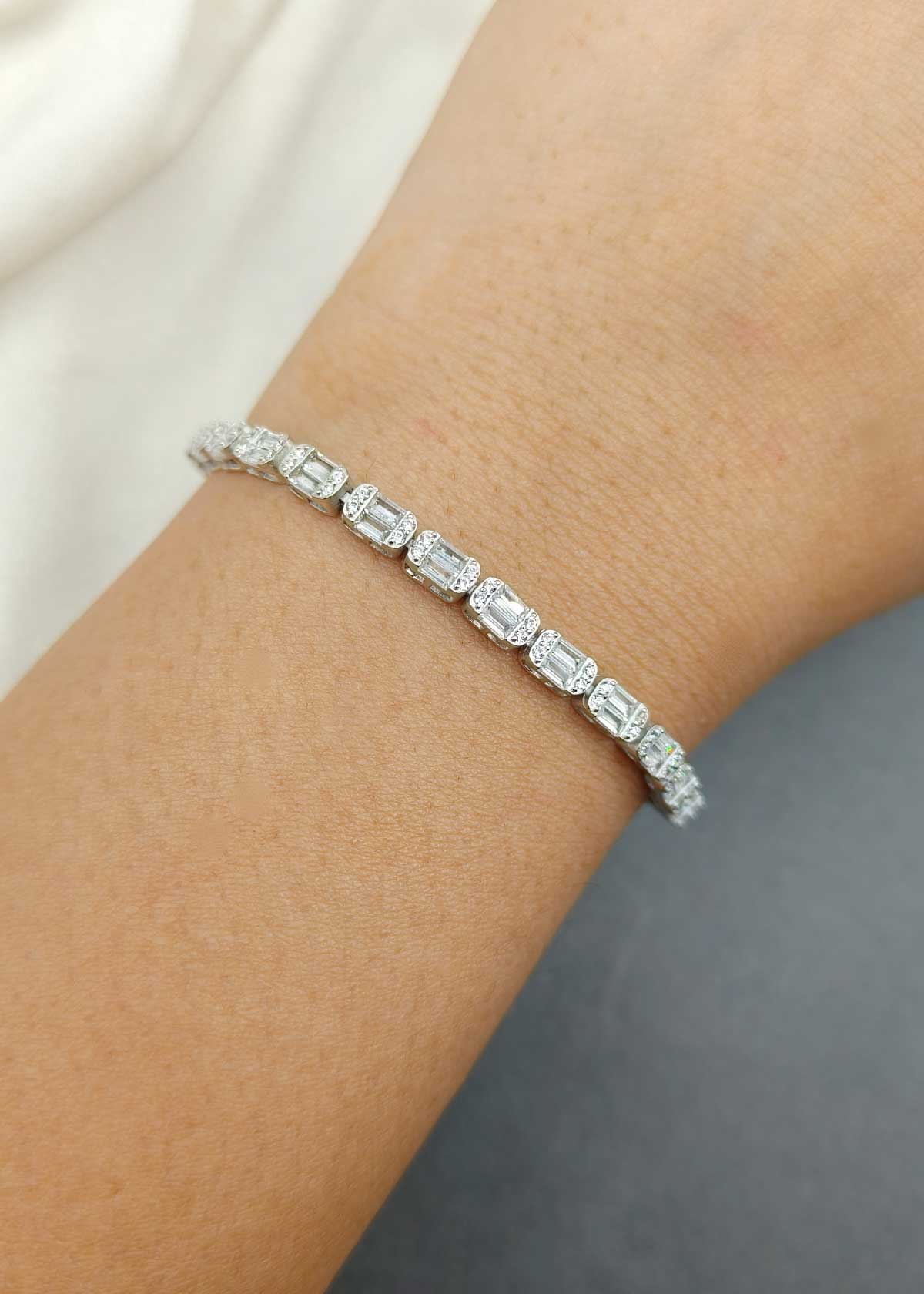 92.5 Sterling Silver Baguette And Cubic Zircon Adjustable Loose Slider Bracelet