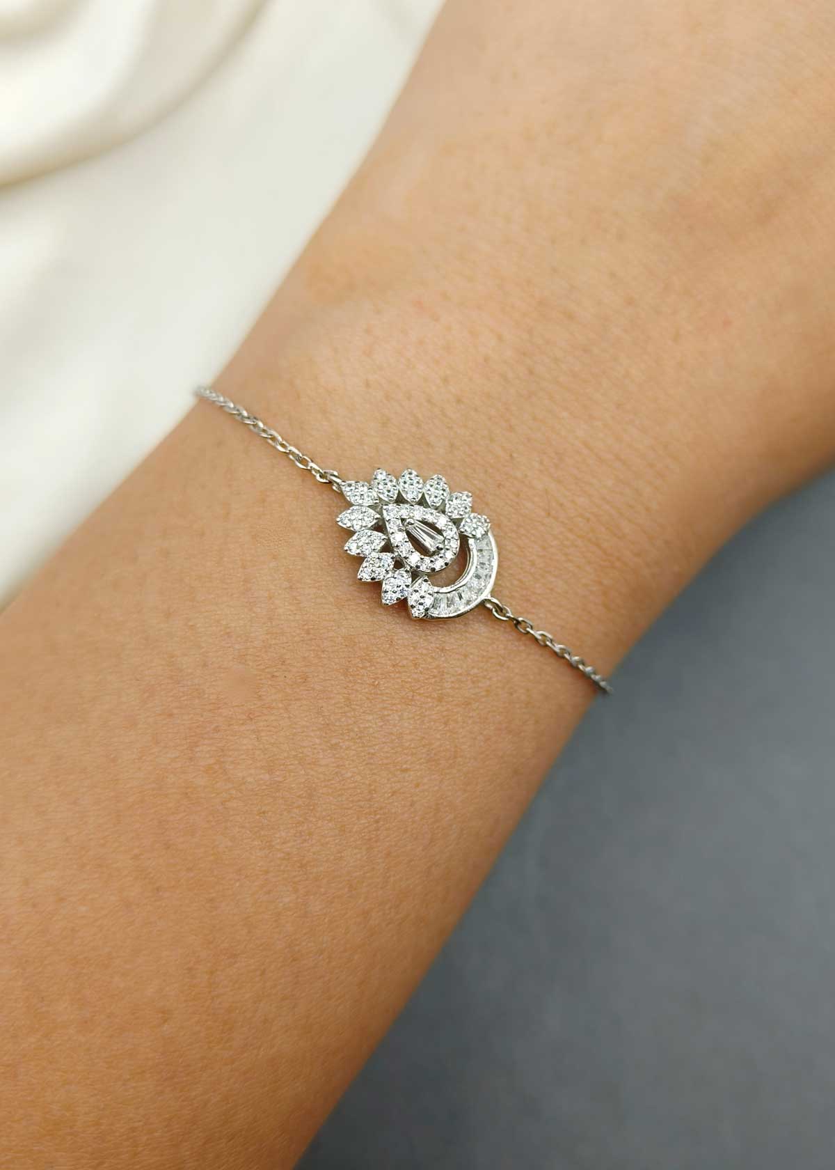 92.5 Sterling Silver Drop Shape Baguette And Cubic Zircon Adjustable Loose Bracelet