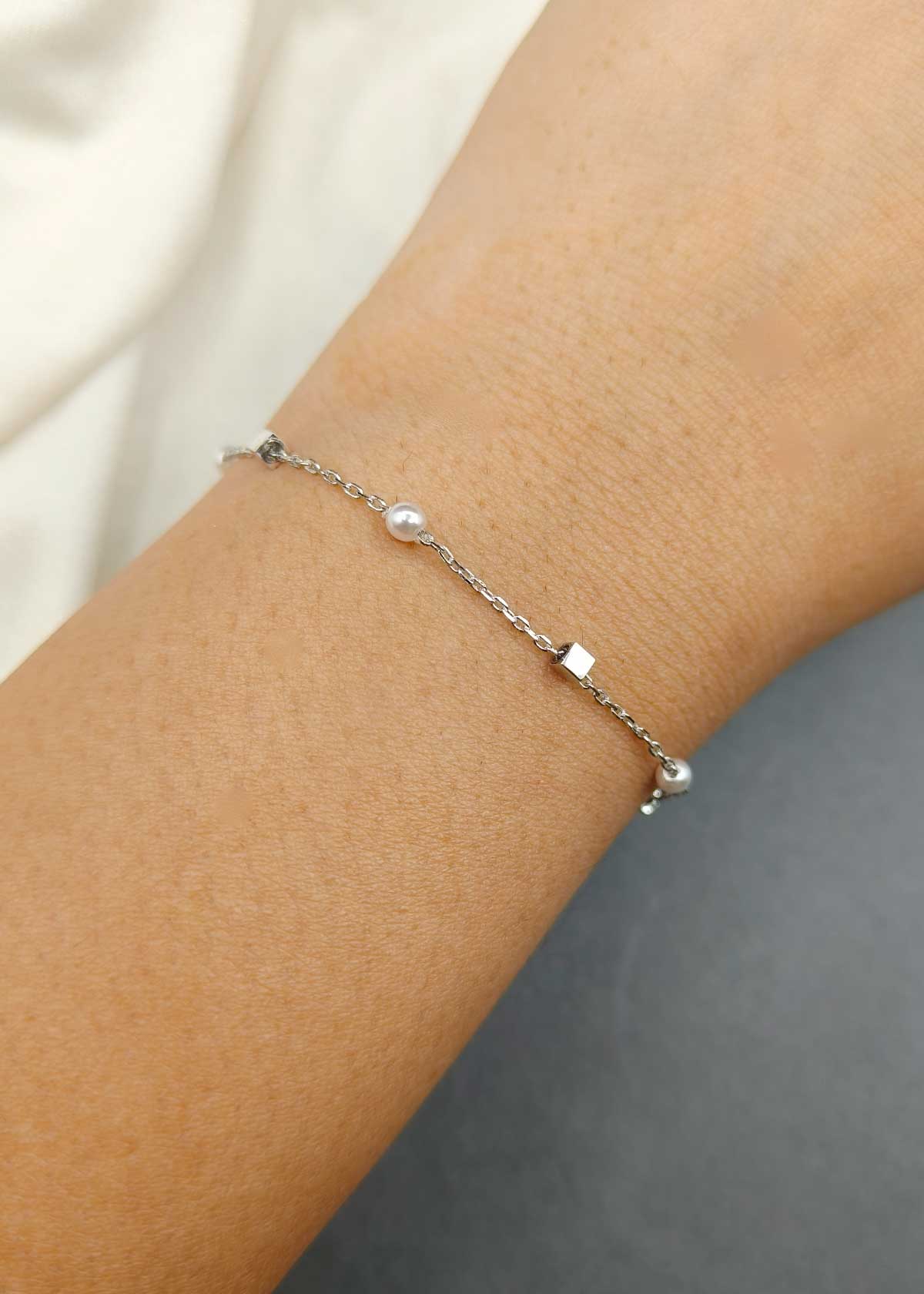 92.5 Sterling Silver Gold And Silver Plated Pearl & Geometric Bead Adjustable Loose Bracelet