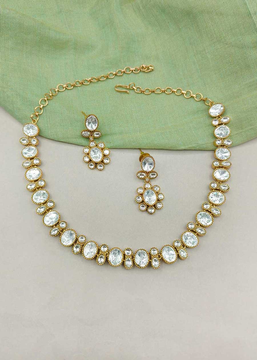 Gorgeous Matt Gold Plated Oval Kundan Adjustable Short Necklace Set
