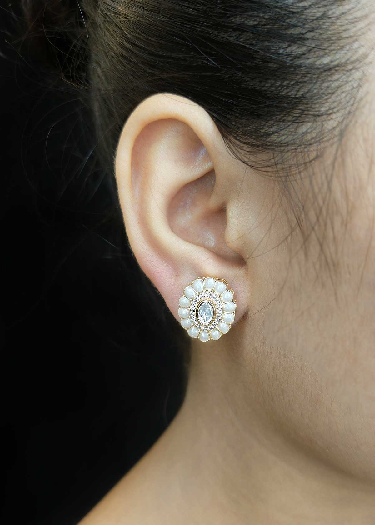 Shimmering Cubic Zircon & Kundan Mother Of Pearl Adjustable Short Necklace Set