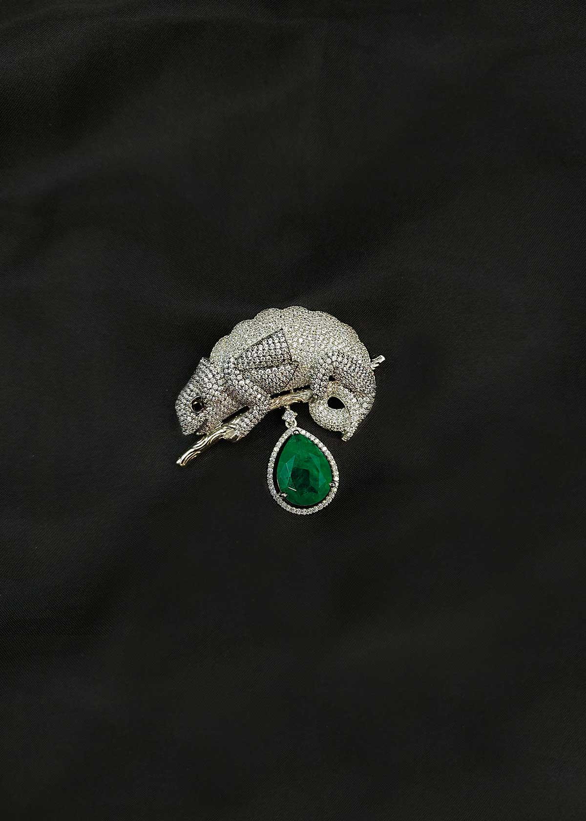 Silver Plated Chameleon Motif Emerald & Cubic Zircon Men’s Brooch / Lapel Pin