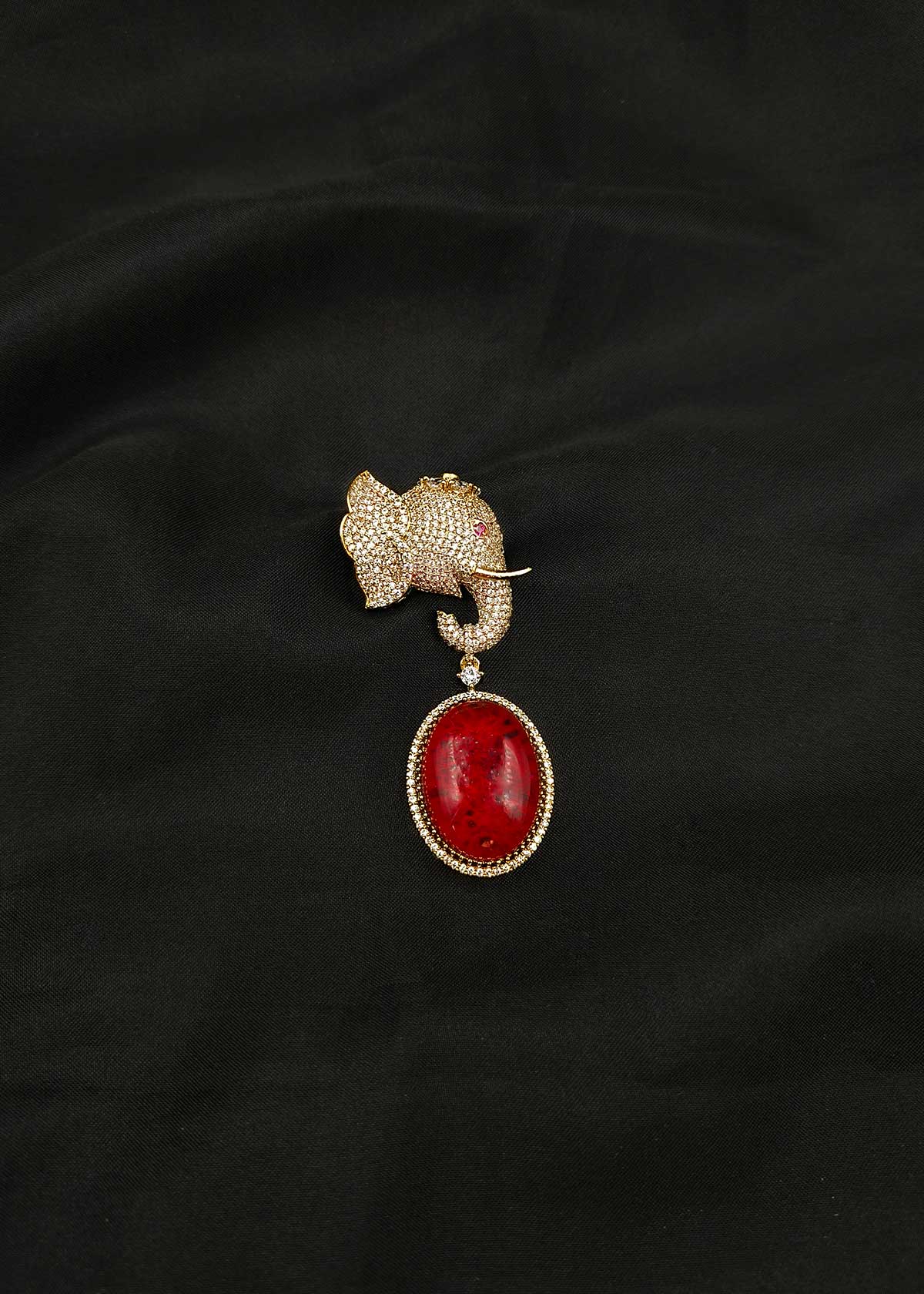 Antique Gold Plated Cubic Zircon Elephant Motif Men’s Brooch / Lapel Pin