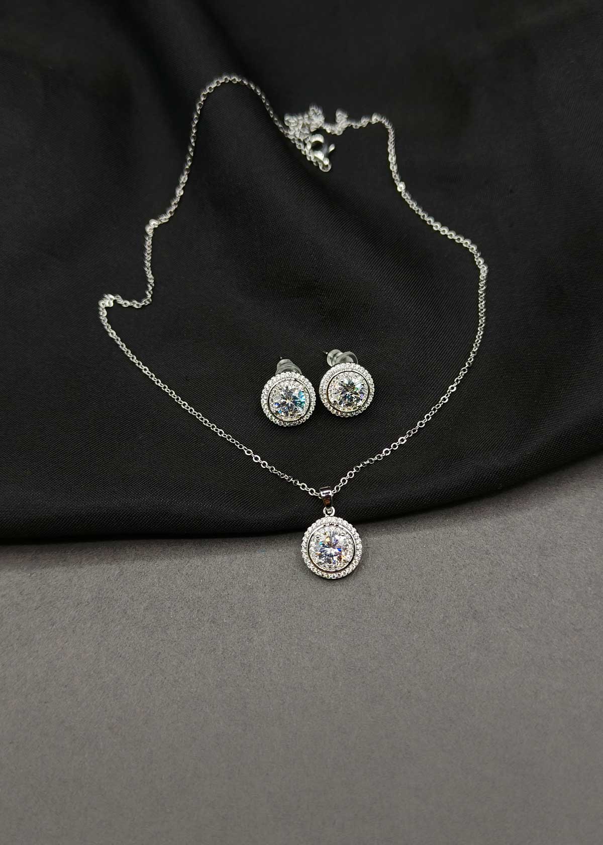 Classic Round Cut Halo Cubic Zircon Silver Plated Pendant Set With Chain