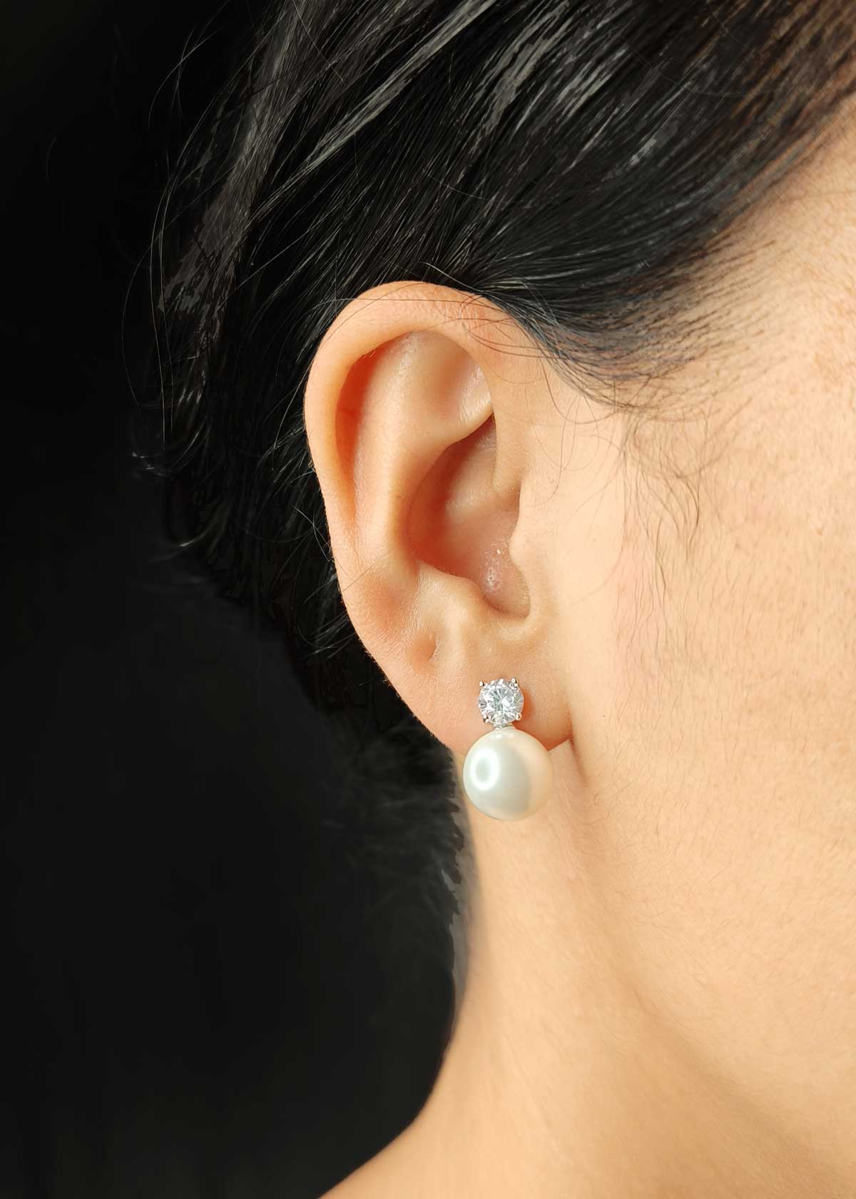 Beautiful Silver Plated Pearl And Solitaire Zircon Pendant Set With Delicate Chain