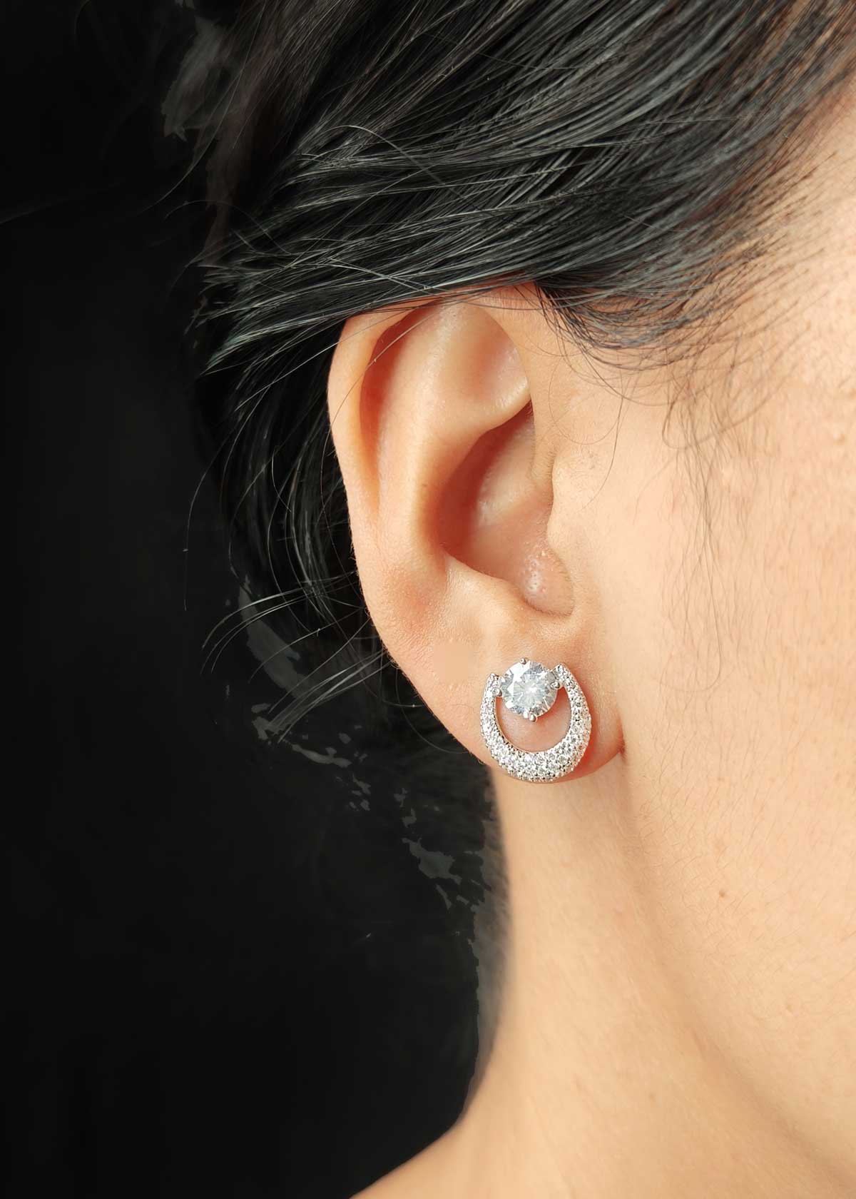 Silver Plated Crescent Moon Solitaire Zircon Pendant Set With Delicate Chain
