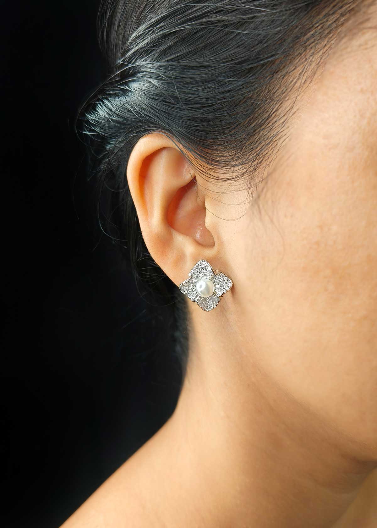 Timeless Cubic Zircon Gold Plated Pearl And Silver Plated Pearl Ear Cuff For Women
