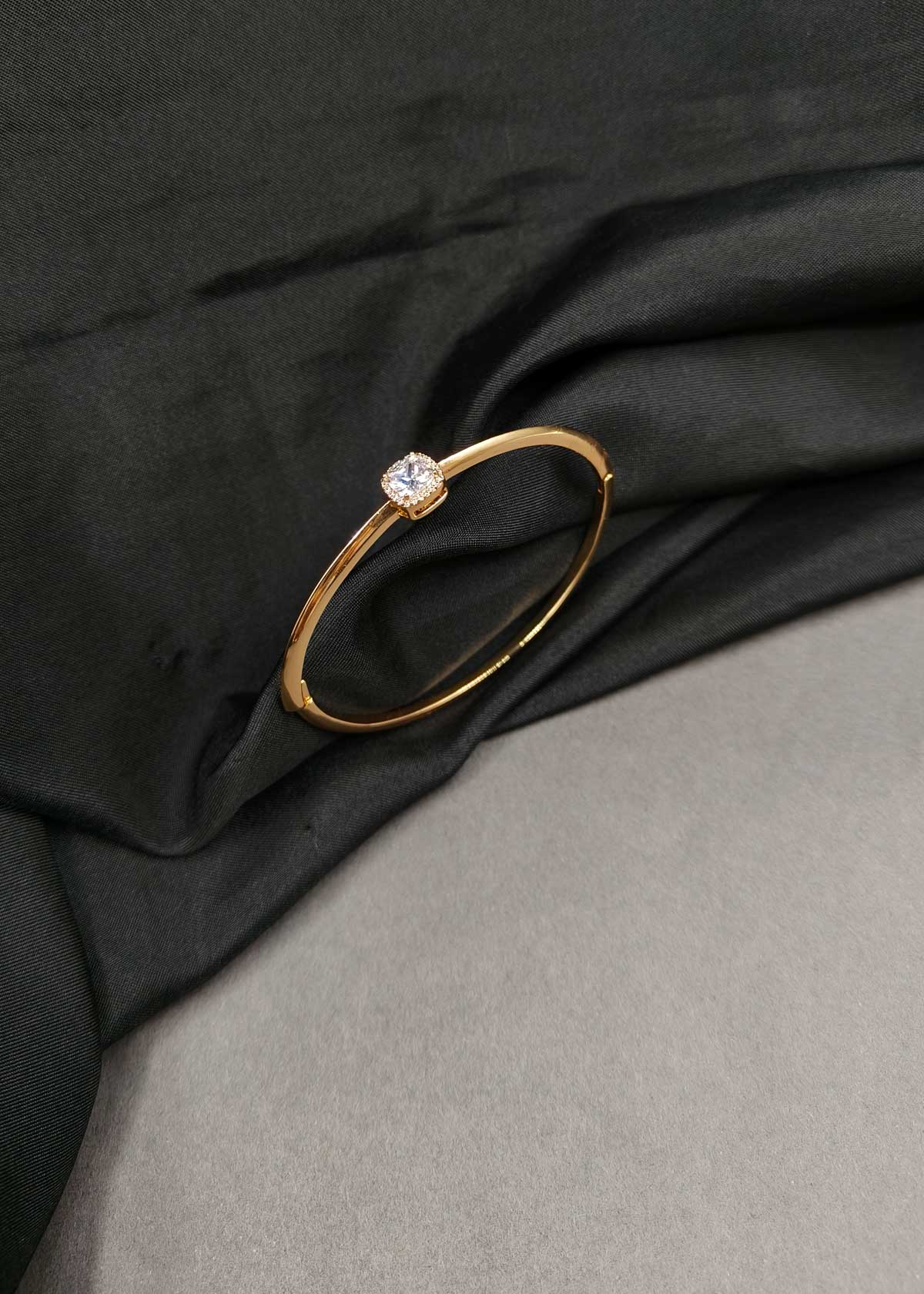 Minimalist Solitaire Cubic Zircon Three Tone Openable Kada Bracelet