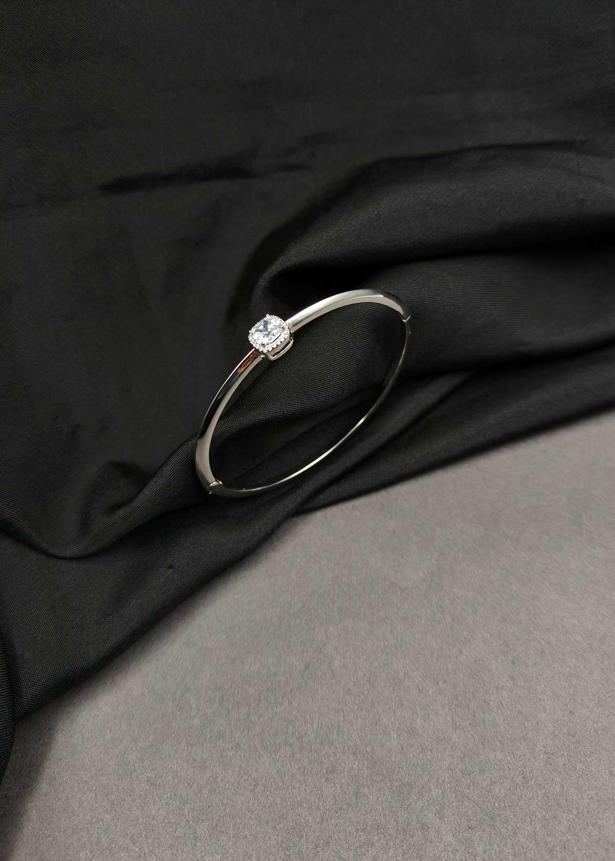 Minimalist Solitaire Cubic Zircon Three Tone Openable Kada Bracelet