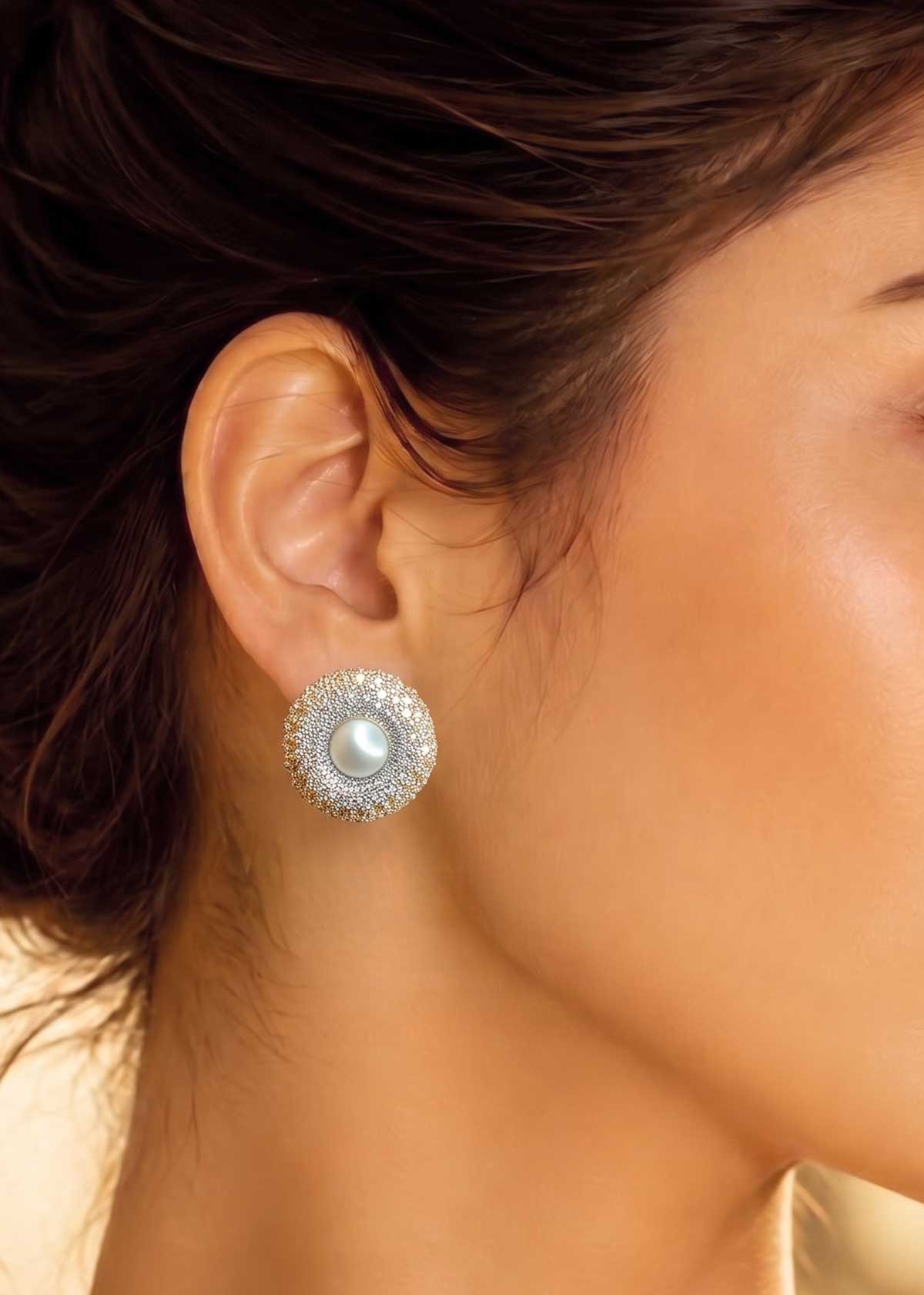 Lustrous Pearl And Cubic Zircon Halo Pendant Set For Women