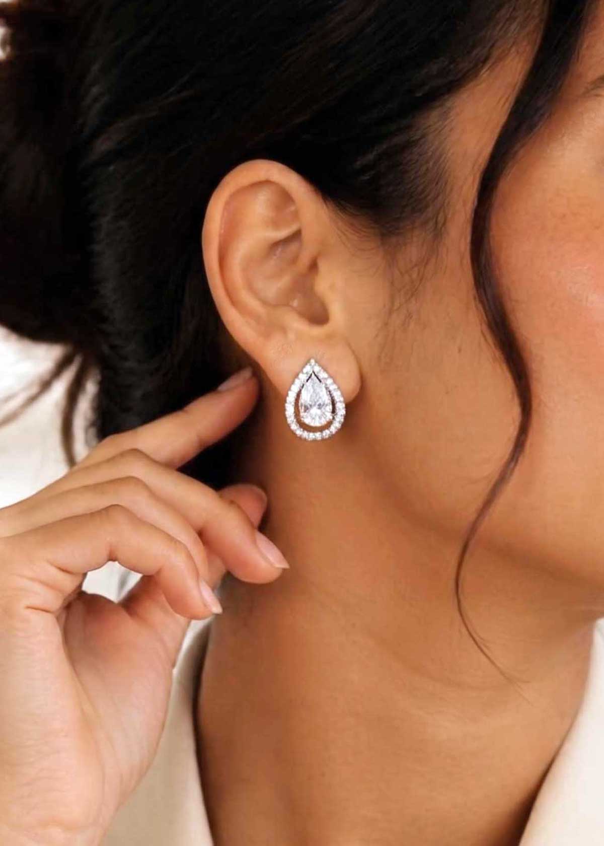 Beautiful Tear-Shaped Solitaire Halo Pendant Set With Chain For Women
