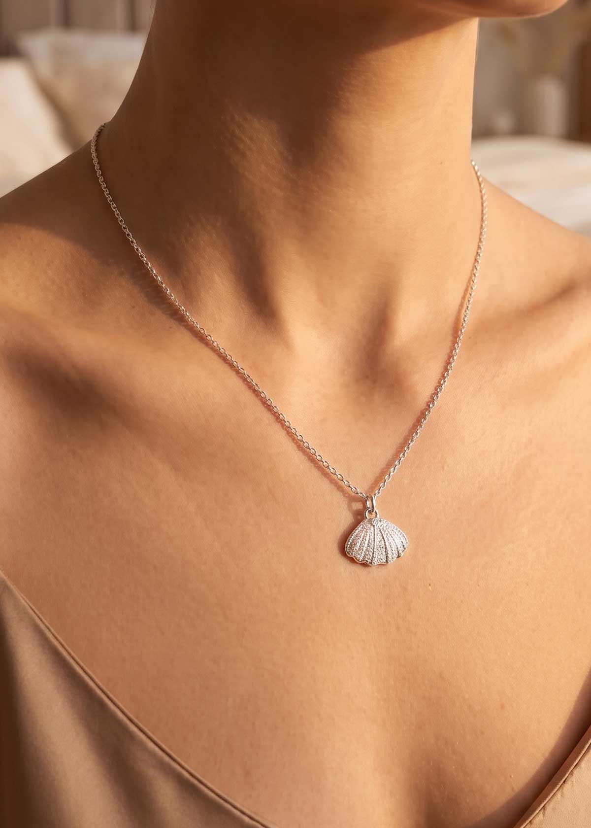 Coastal-Inspired Cubic Zircon Pearl Seashell Pendant Set With Chain For Women