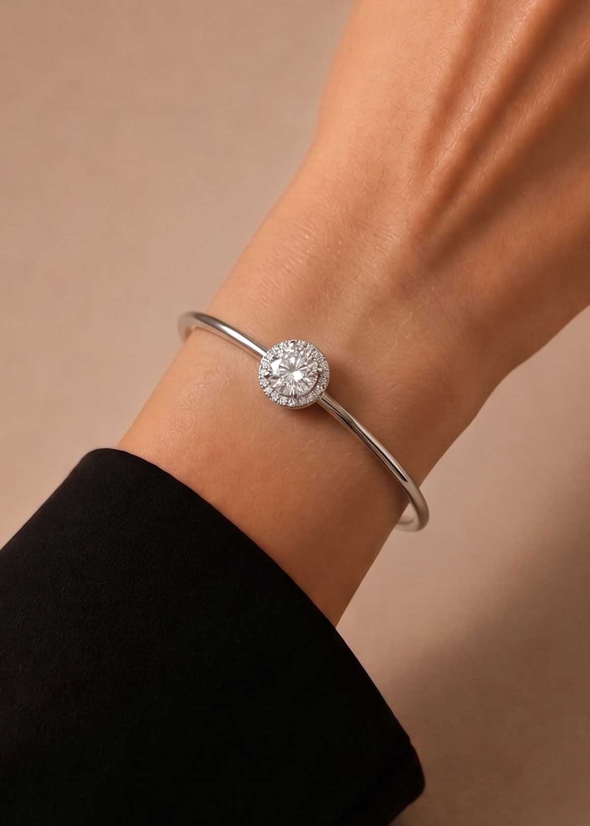 Chic Solitaire Hinged Openable Kada Bracelet For Women