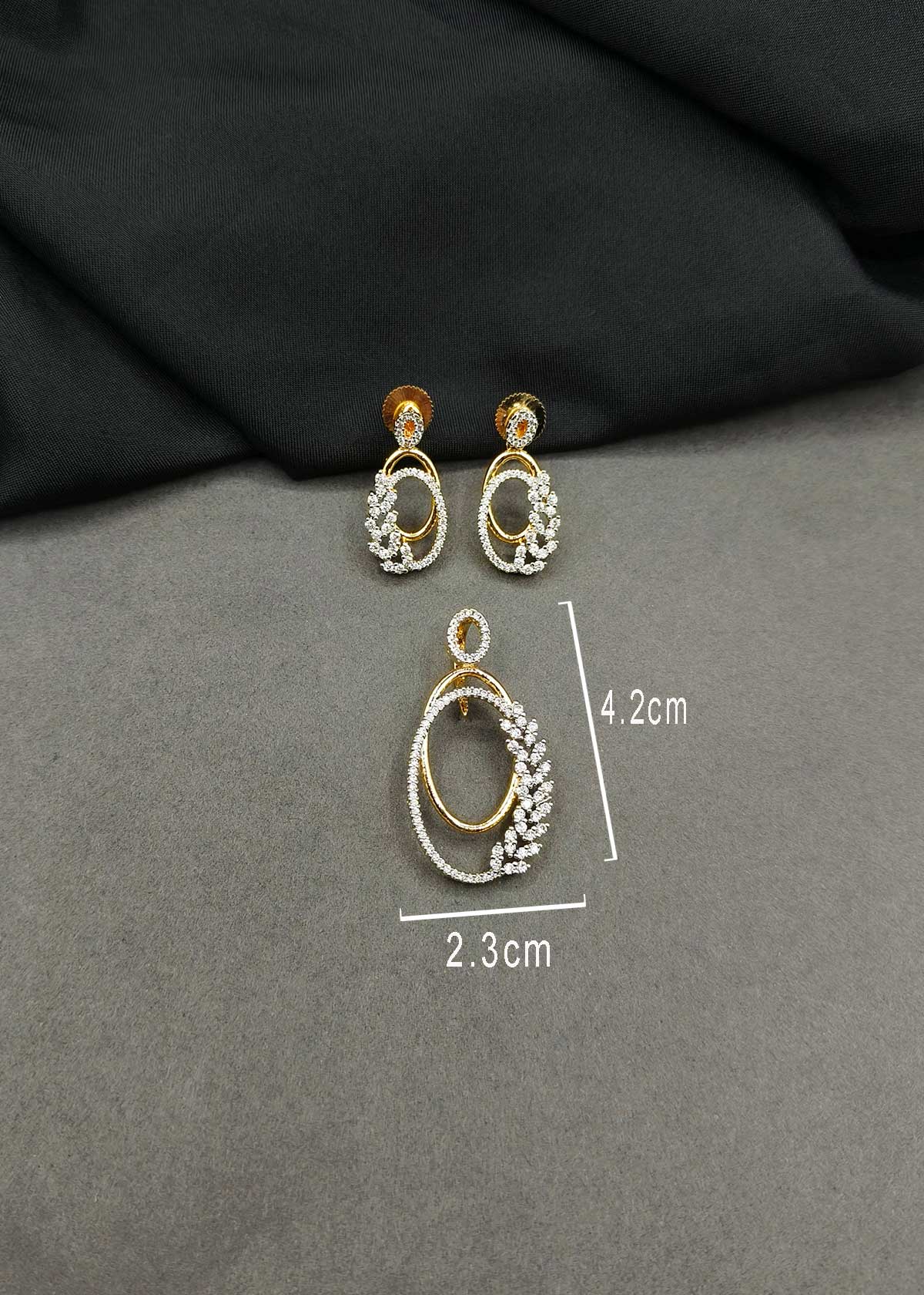 Dual-Tone & Silver Floral Vine Oval Pendant Set for Women