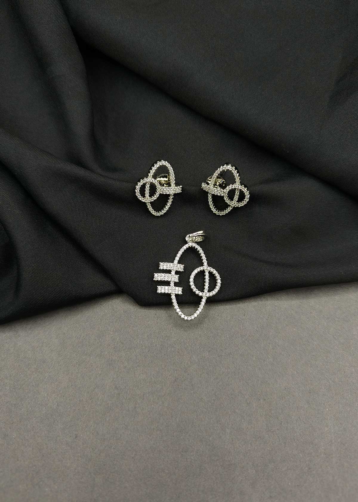 Geometric Motif Pendant Set for Women