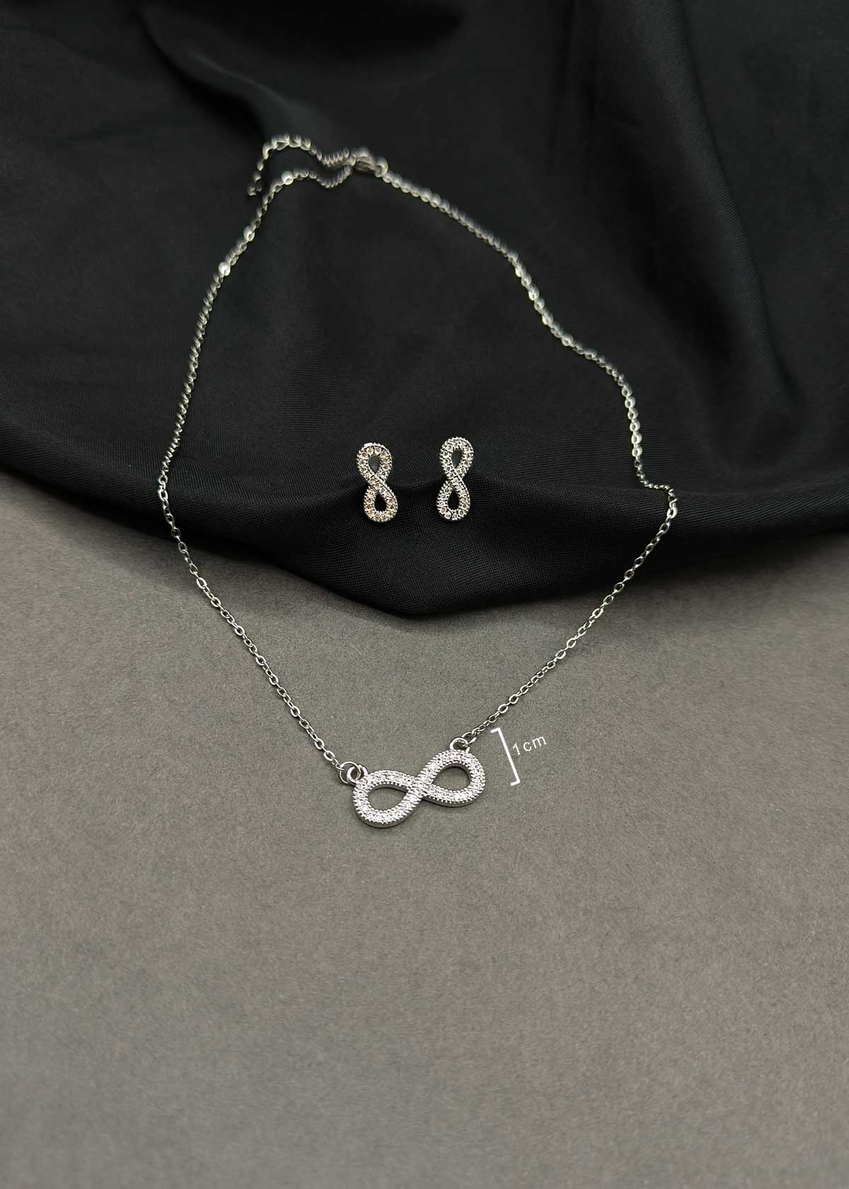 Minimalist Cubic Zircon Infinity Loop Pendant Set With Chain