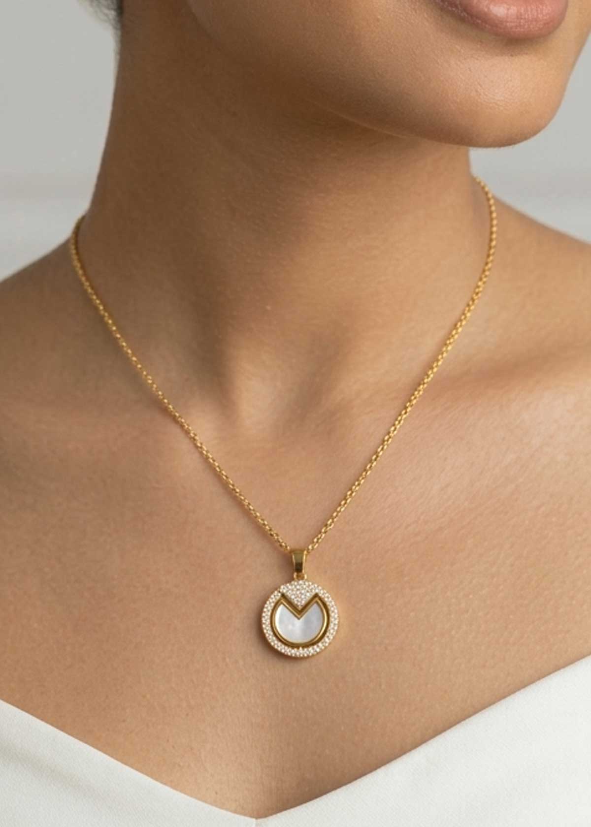 Stylish Mother Of Pearl & Micro-Pavé Cubic Zircon Circular Pendant Set For Women