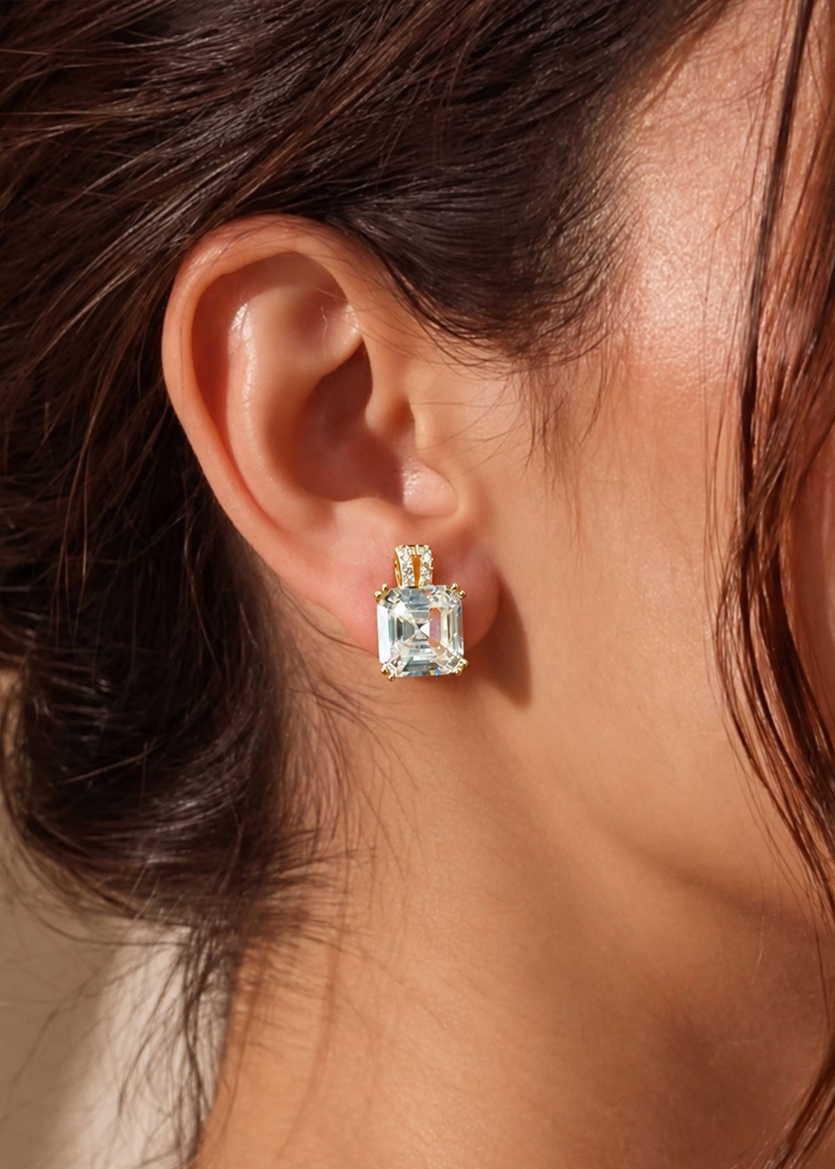 Regal Emerald Cut Solitaire Cubic Zircon Delicate Pendant Set With Chain For Women