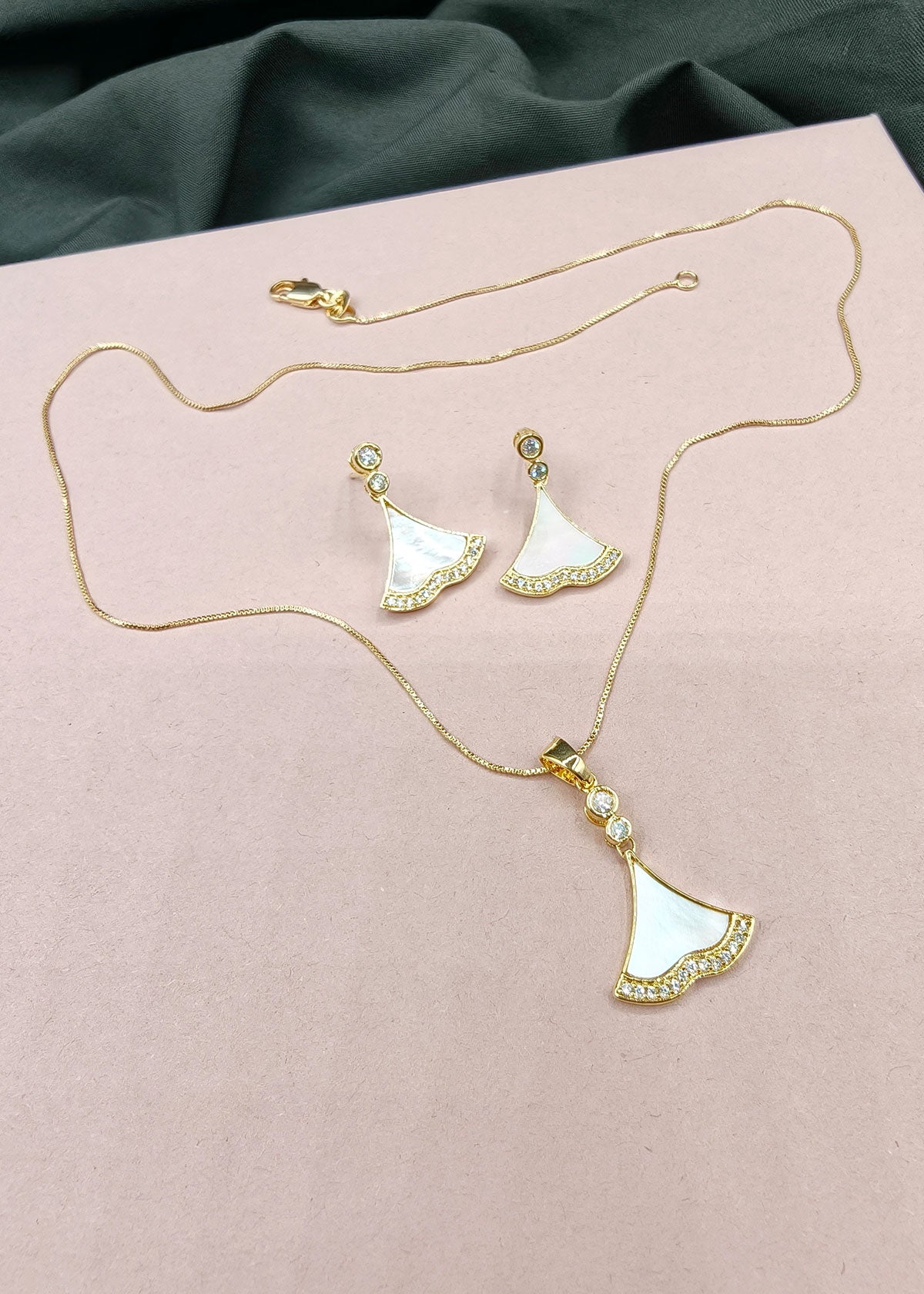 Fan Shape Mother Of Pearl & Cubic Zircon Pendant Set With Chain For Women