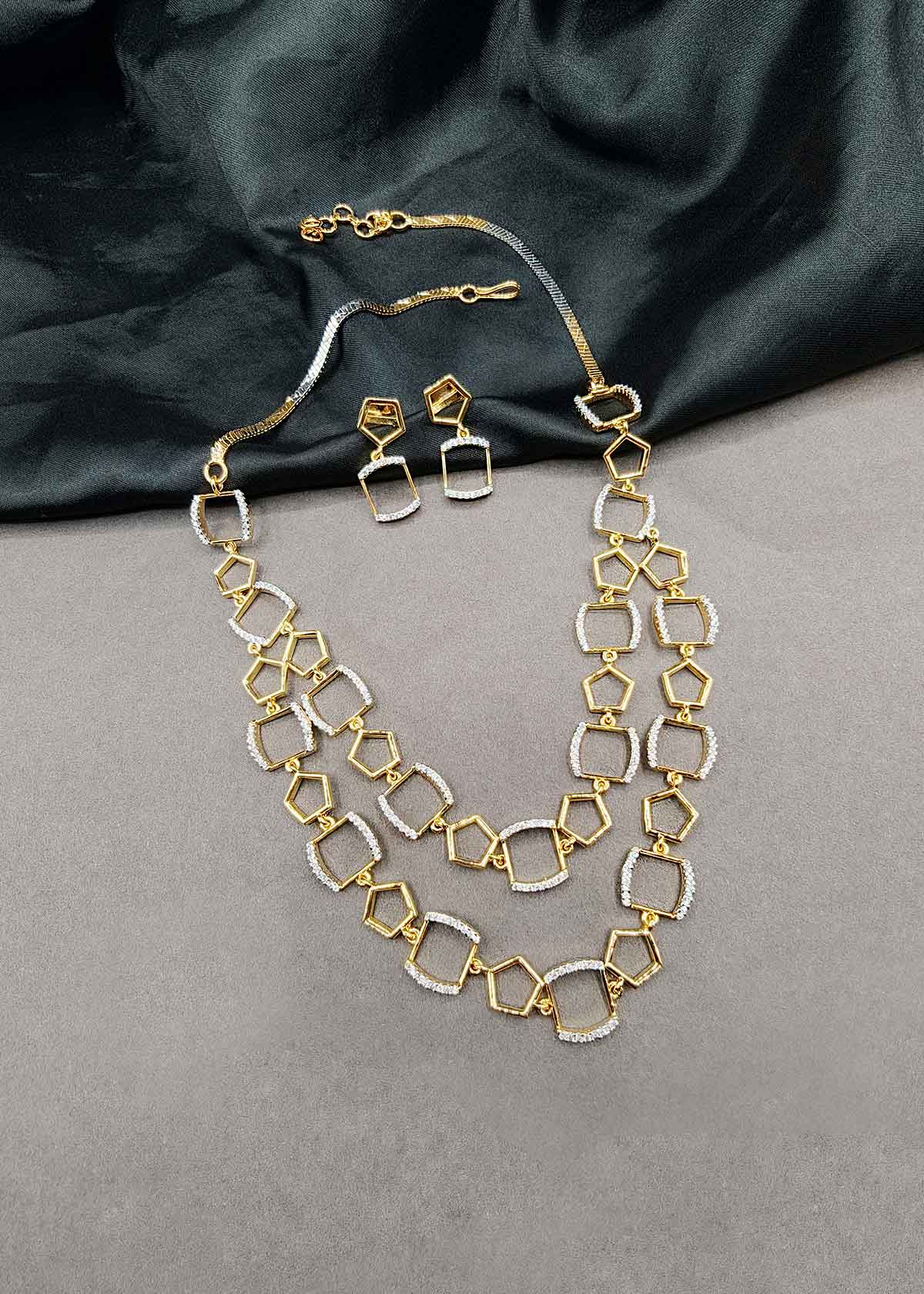 The Dual Tier Cubic Zircon Short Necklace Set For Woman