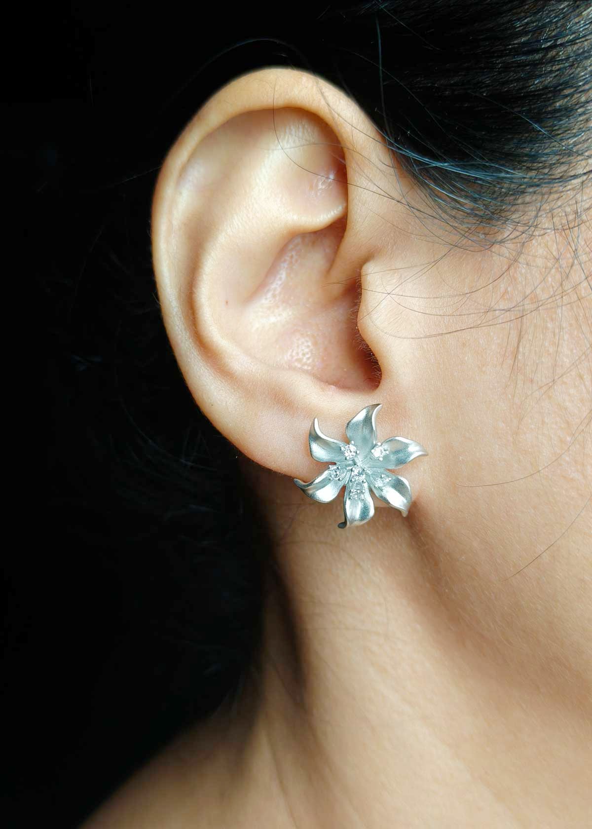 92.5 Sterling Silver Zircon Floral Pendant Set