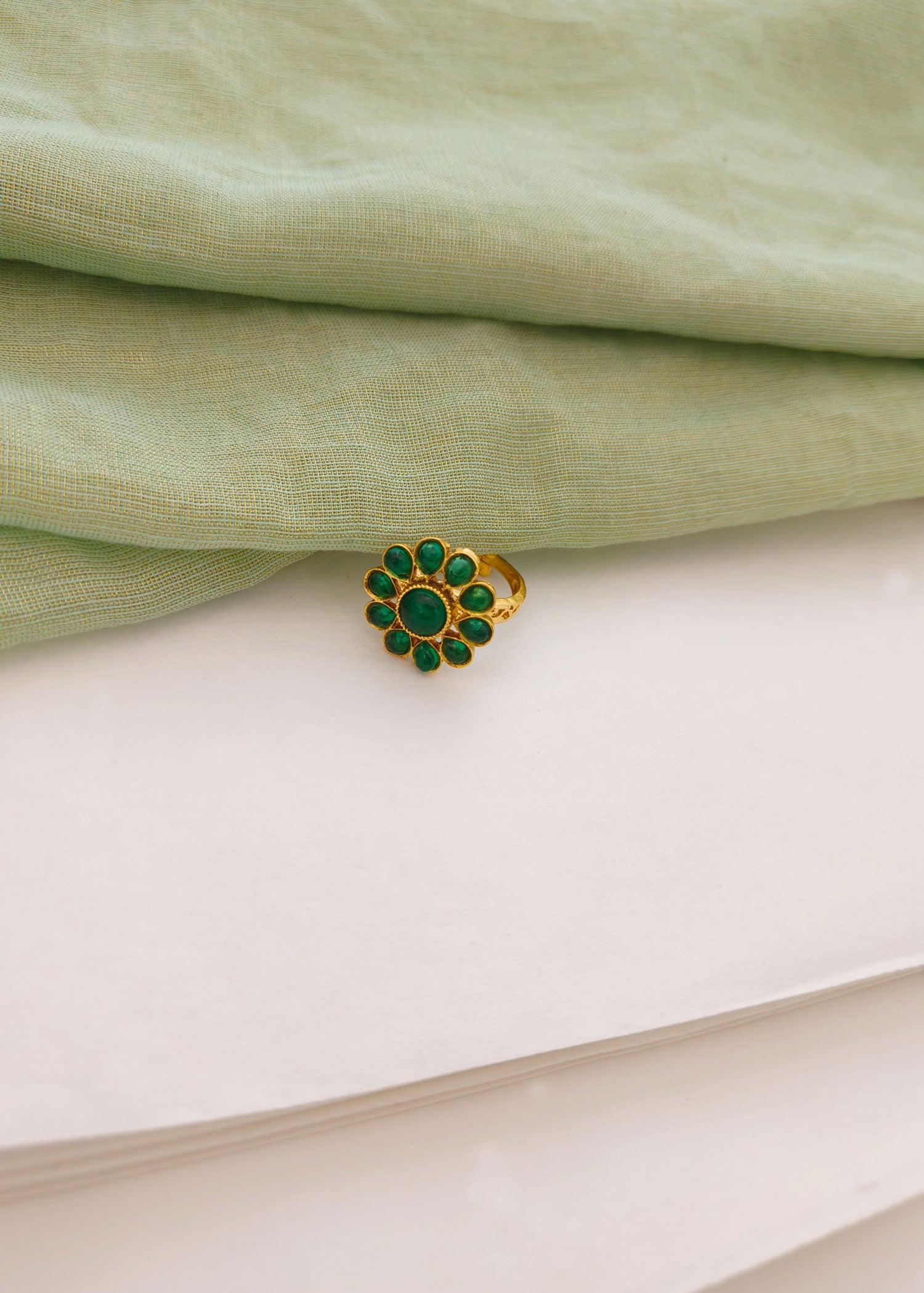 Antique Gold Green Floral Women Finger Ring