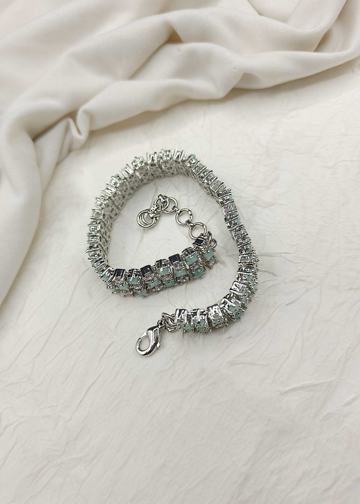 Mint Green Three Line Loose Diamond Bracelet