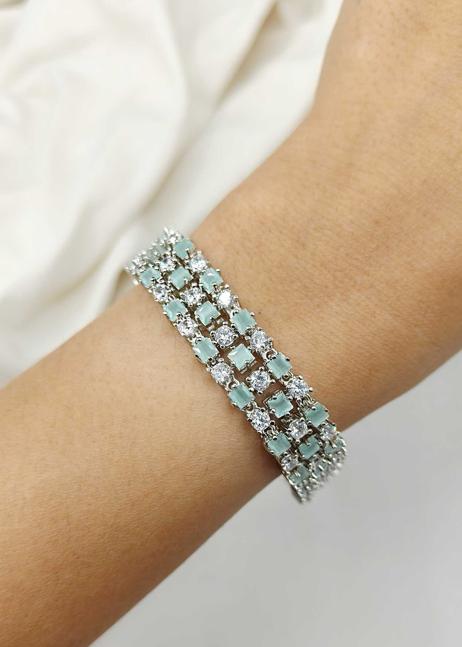 Mint Green Three Line Loose Diamond Bracelet