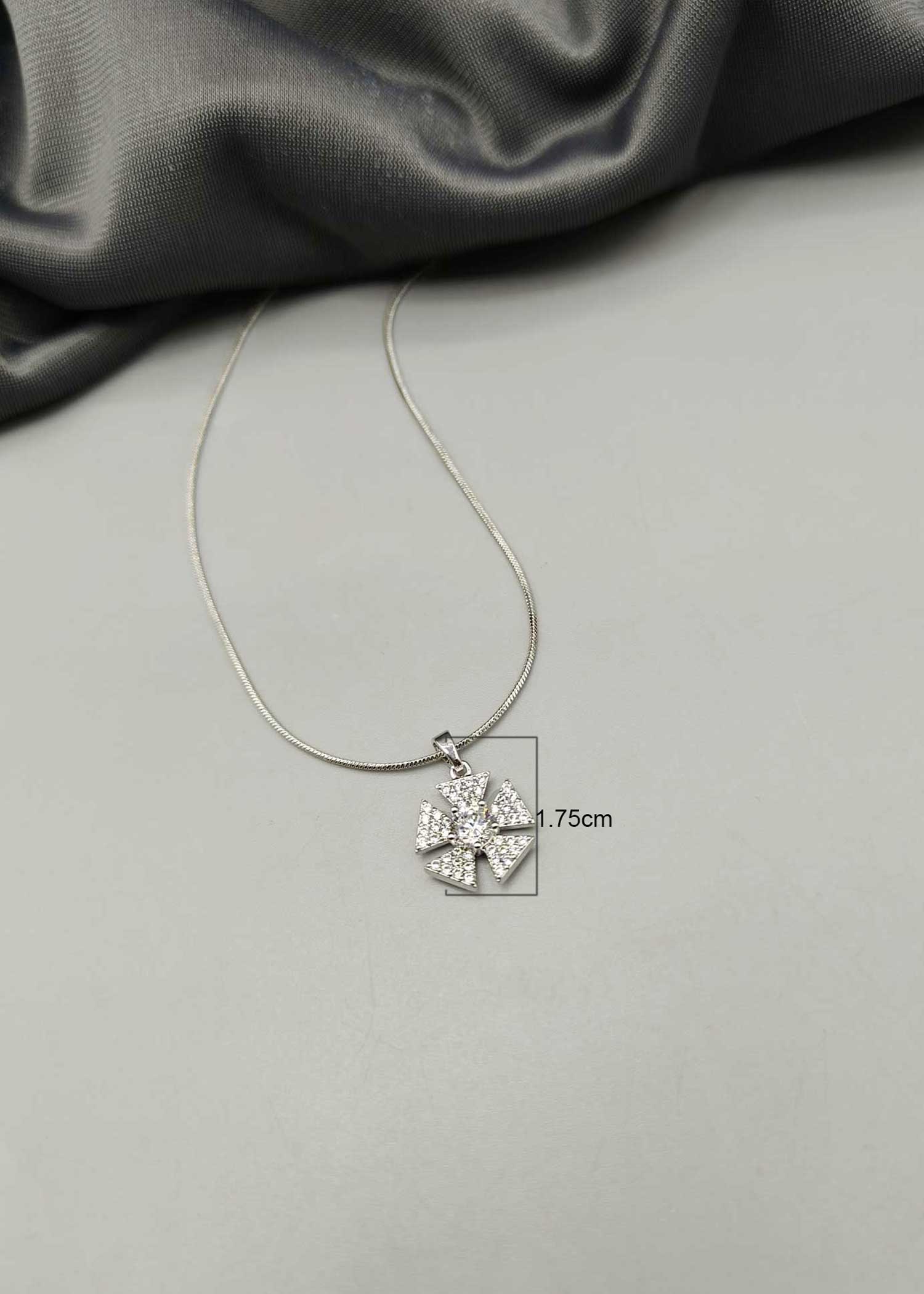 Cubic Zircon Floral Pendant Set+Chain
