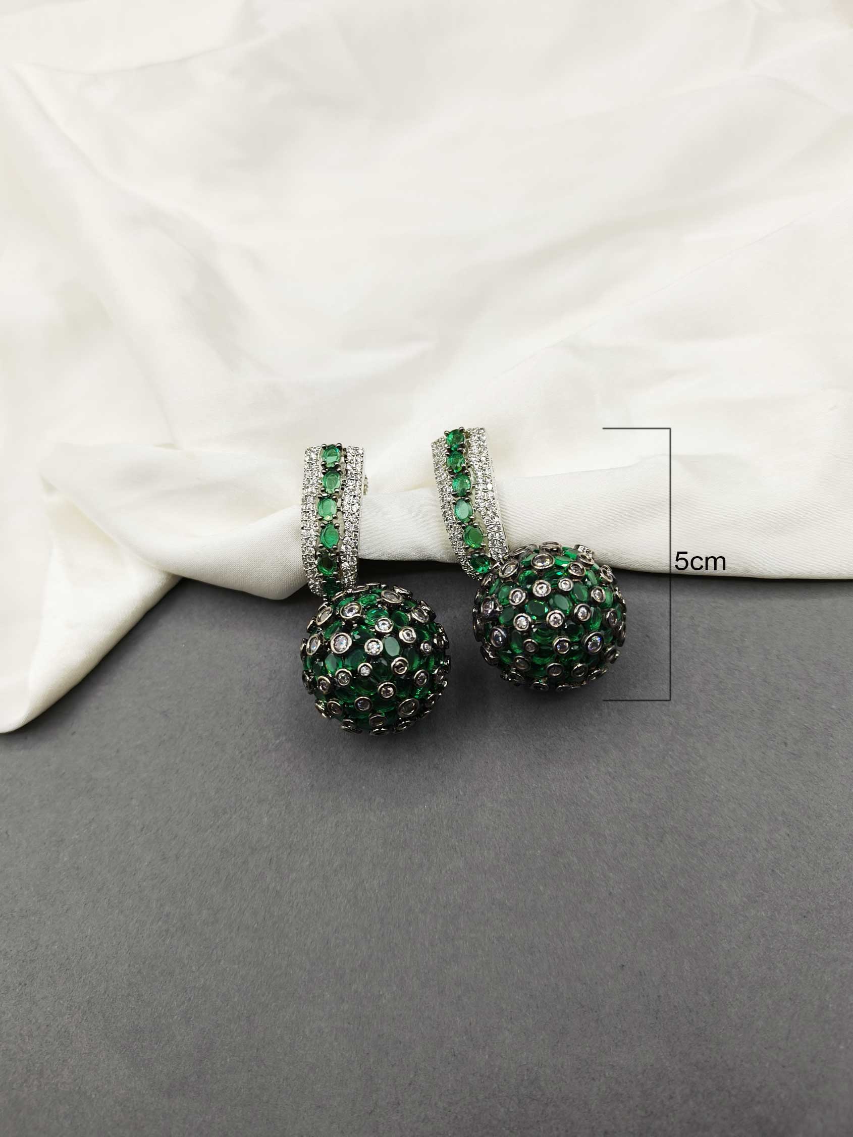 Round Shape Black Polish Cubic Zircon Earring