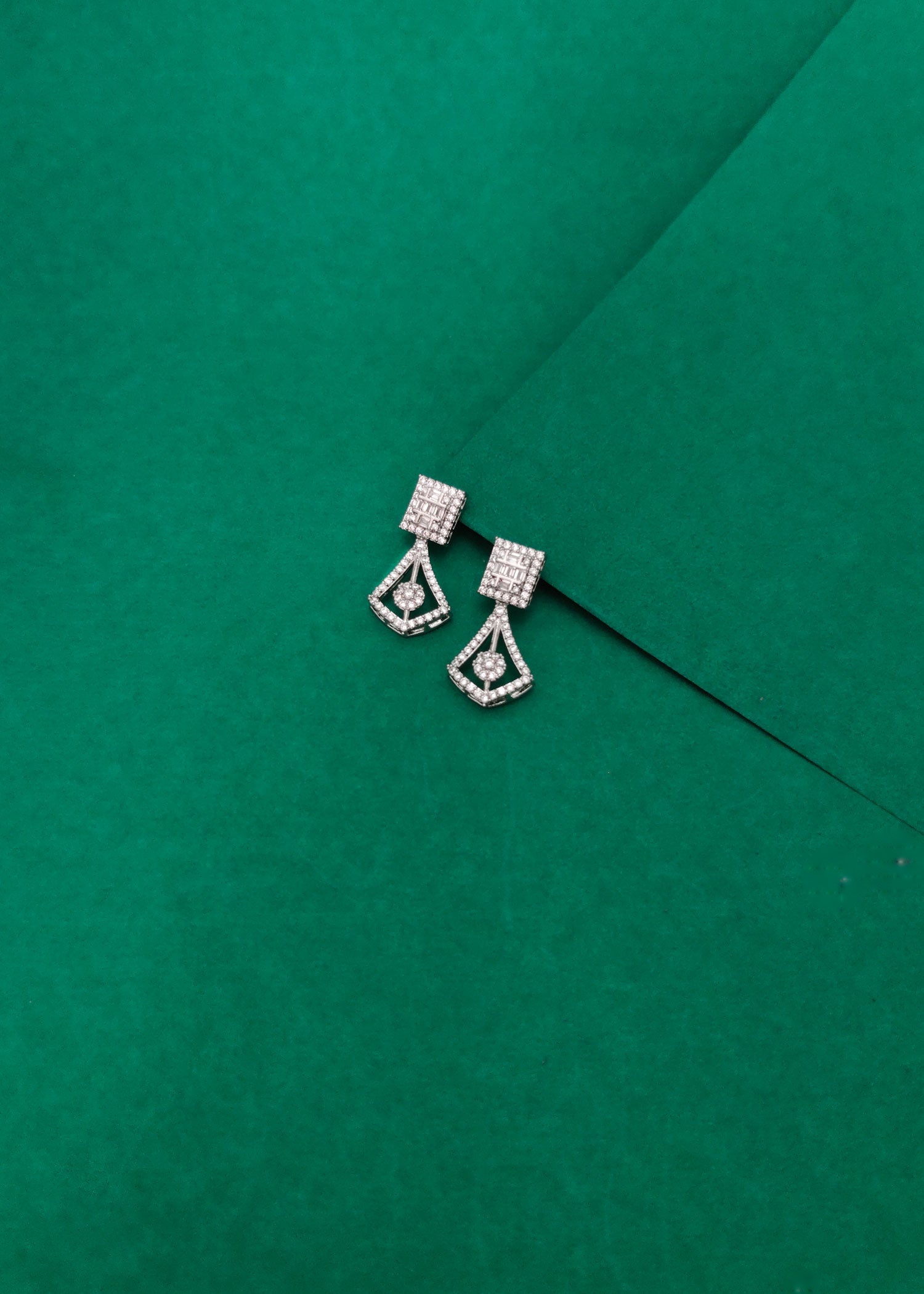 Silver earring image