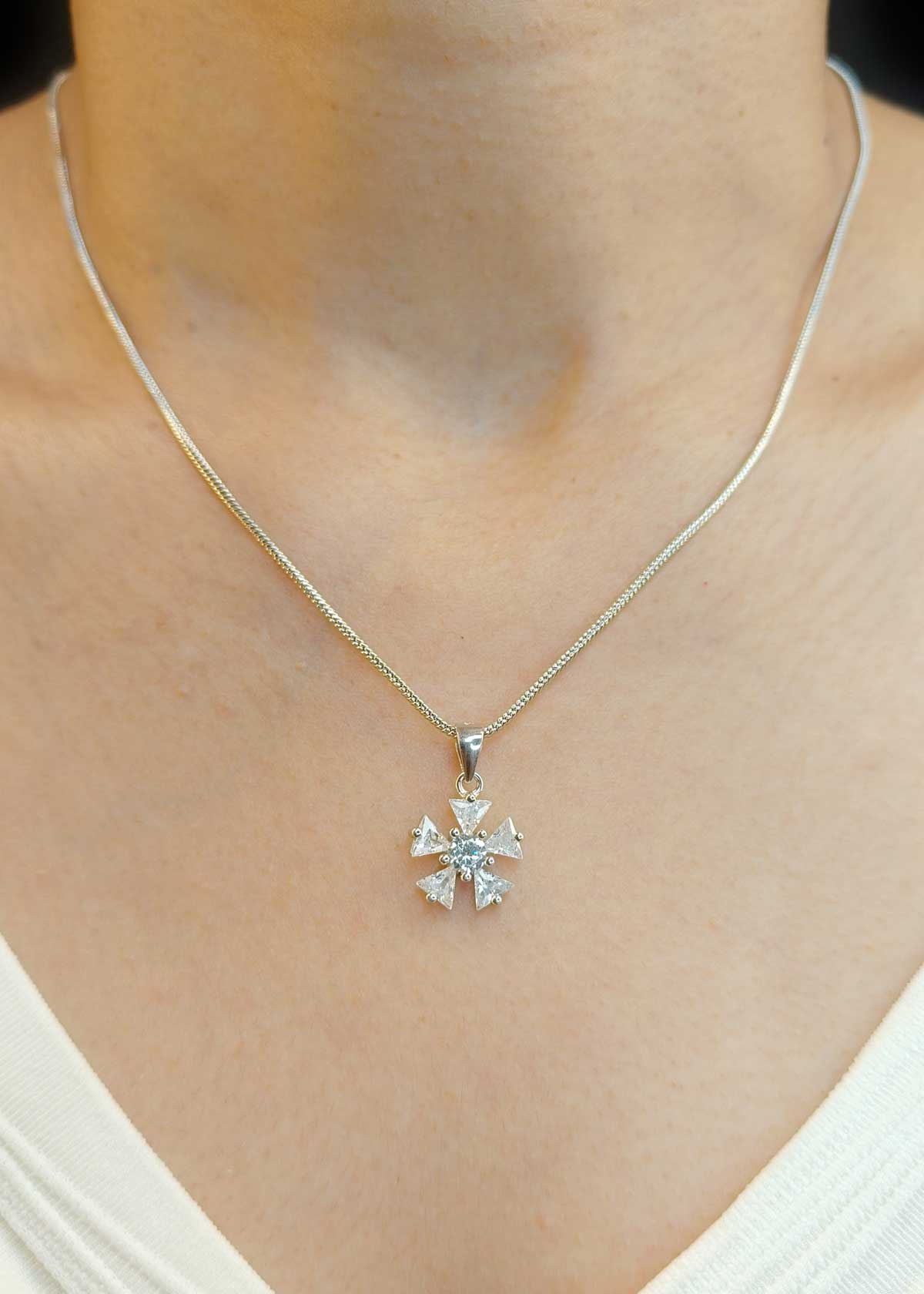 92.5 Sterling Silver Cubic Zircon Snow Flake Pendant Set