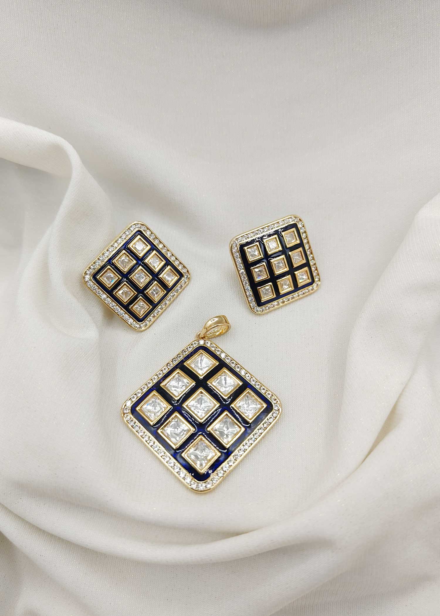 Kundan Pendant set