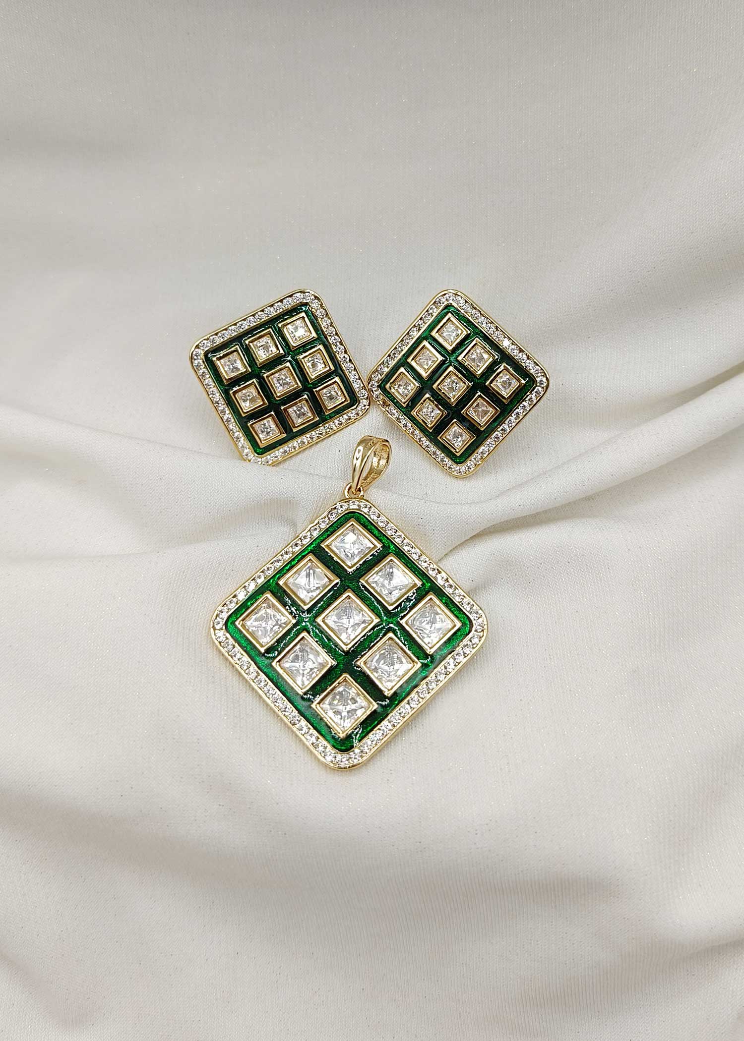 Kundan Pendant set