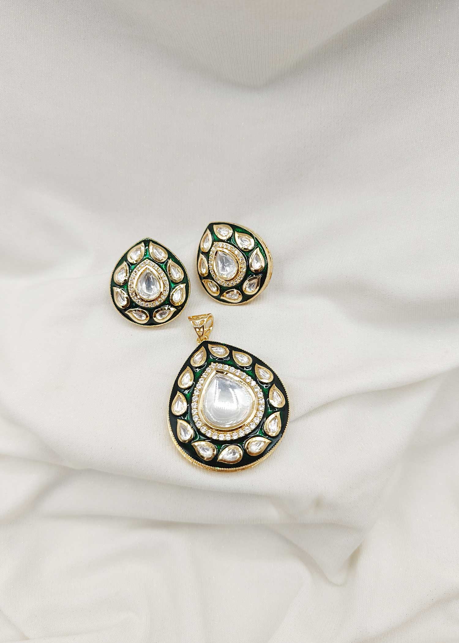 Kundan Pendant set