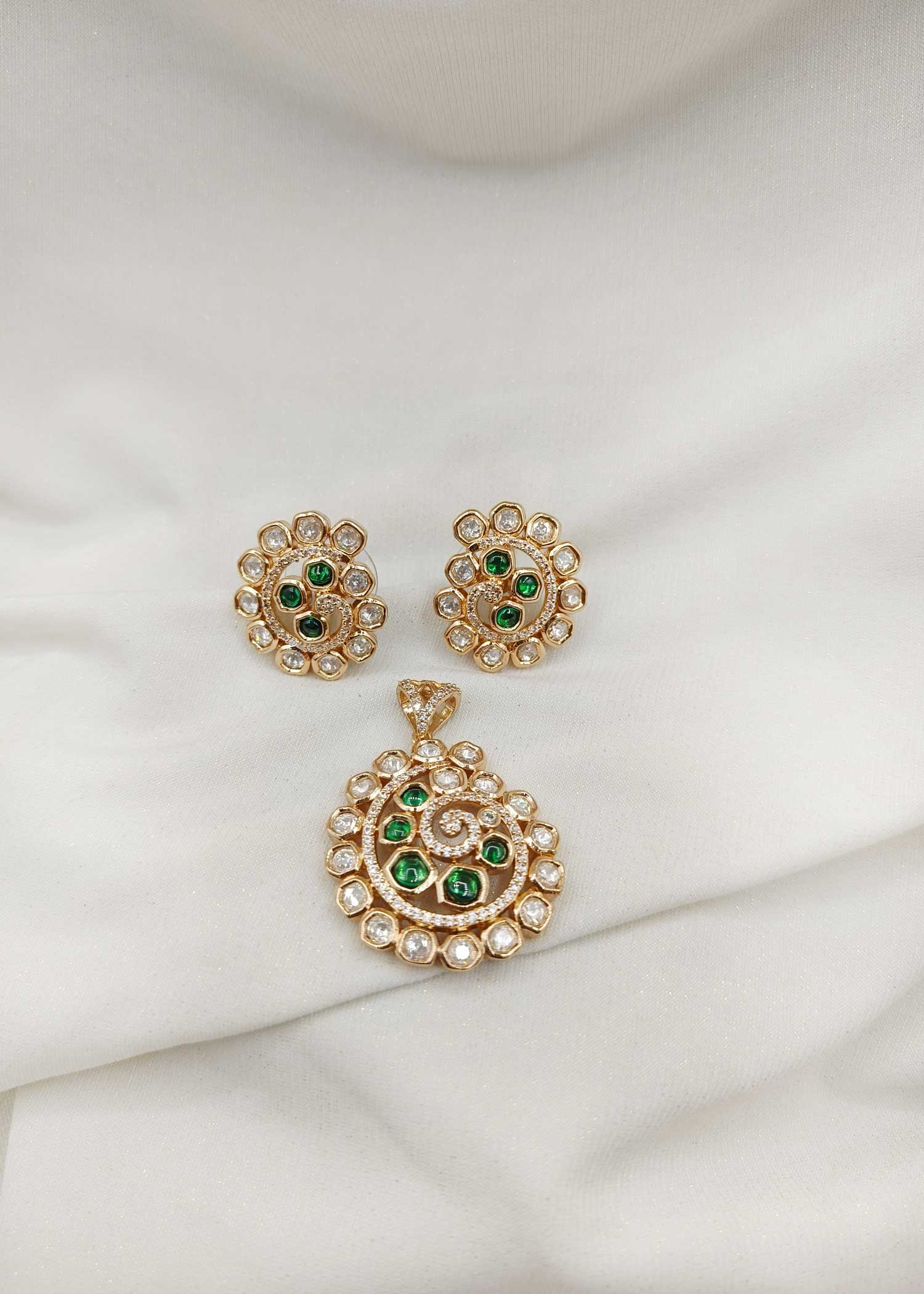 Kundan Pendant set