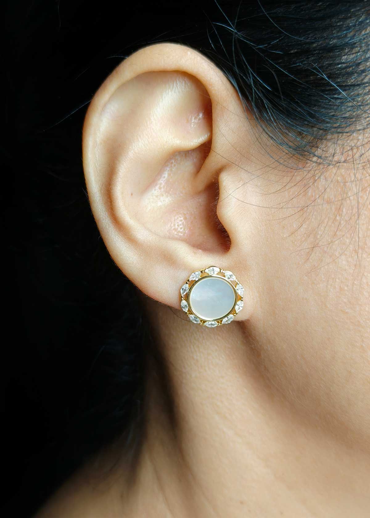 Stylish Round Shape Mother of Pearl Cubic Zircon Pendant Set