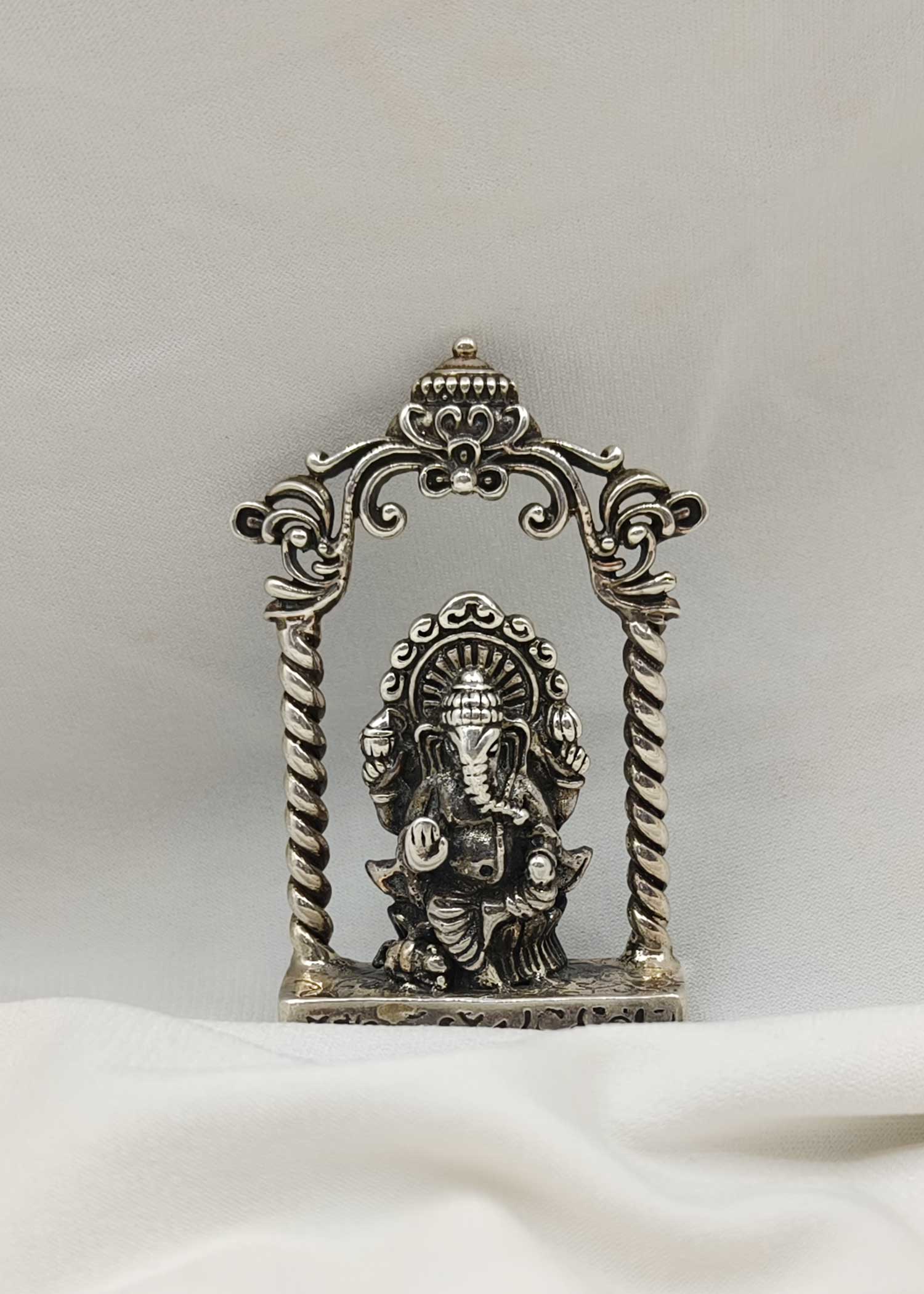 92.5 Sterling Silver Lord Ganesha / Divine Idol