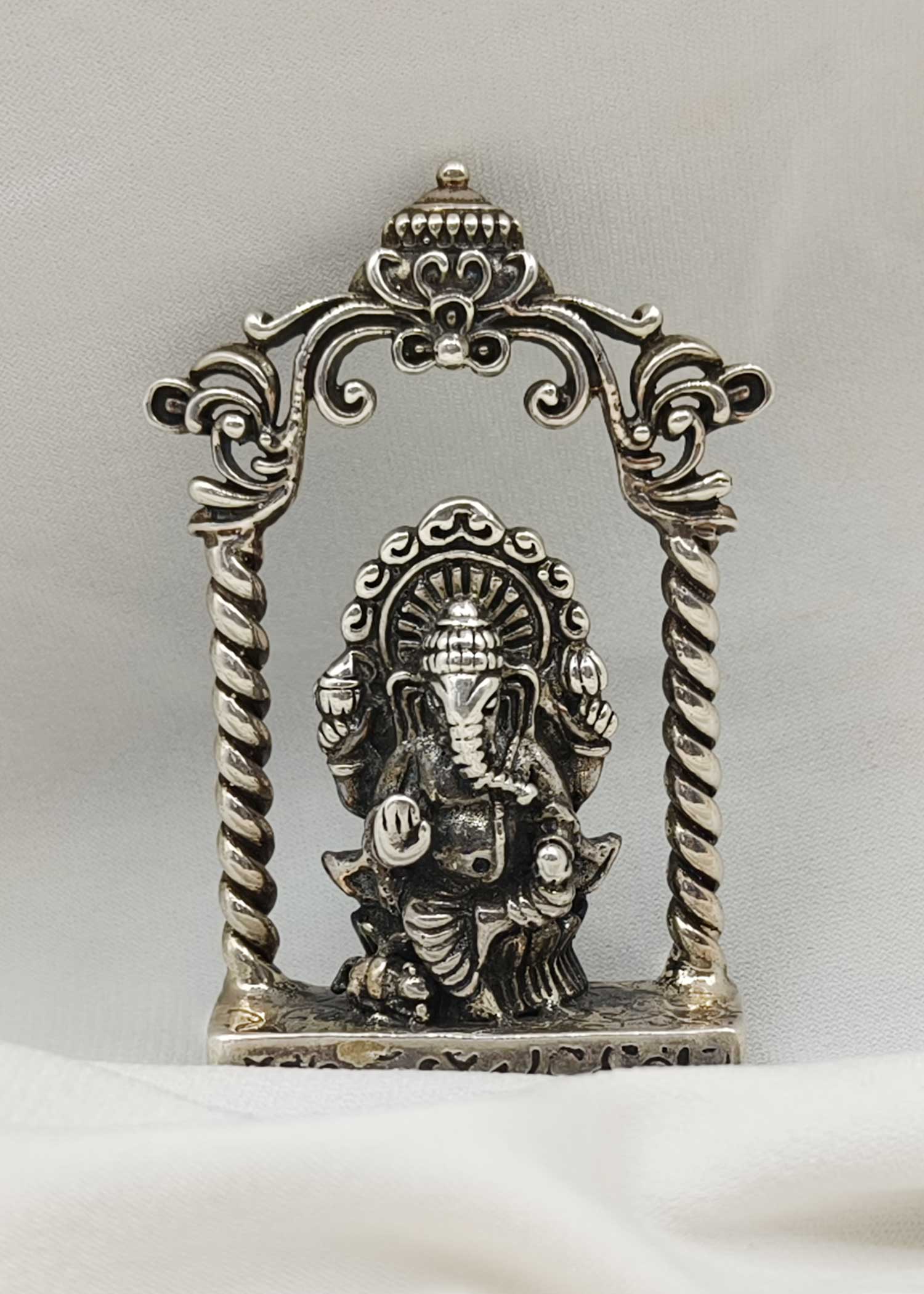 92.5 Sterling Silver Lord Ganesha / Divine Idol