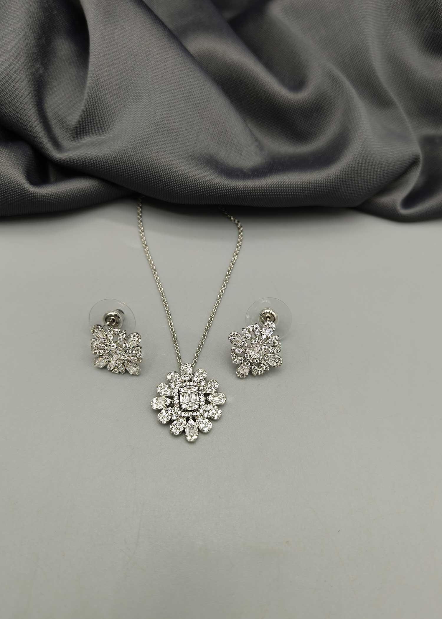 Pendant set + chain