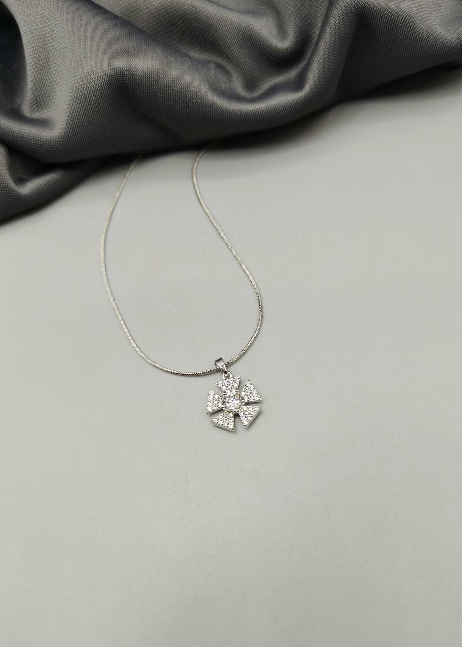 Cubic Zircon Floral Pendant Set+Chain