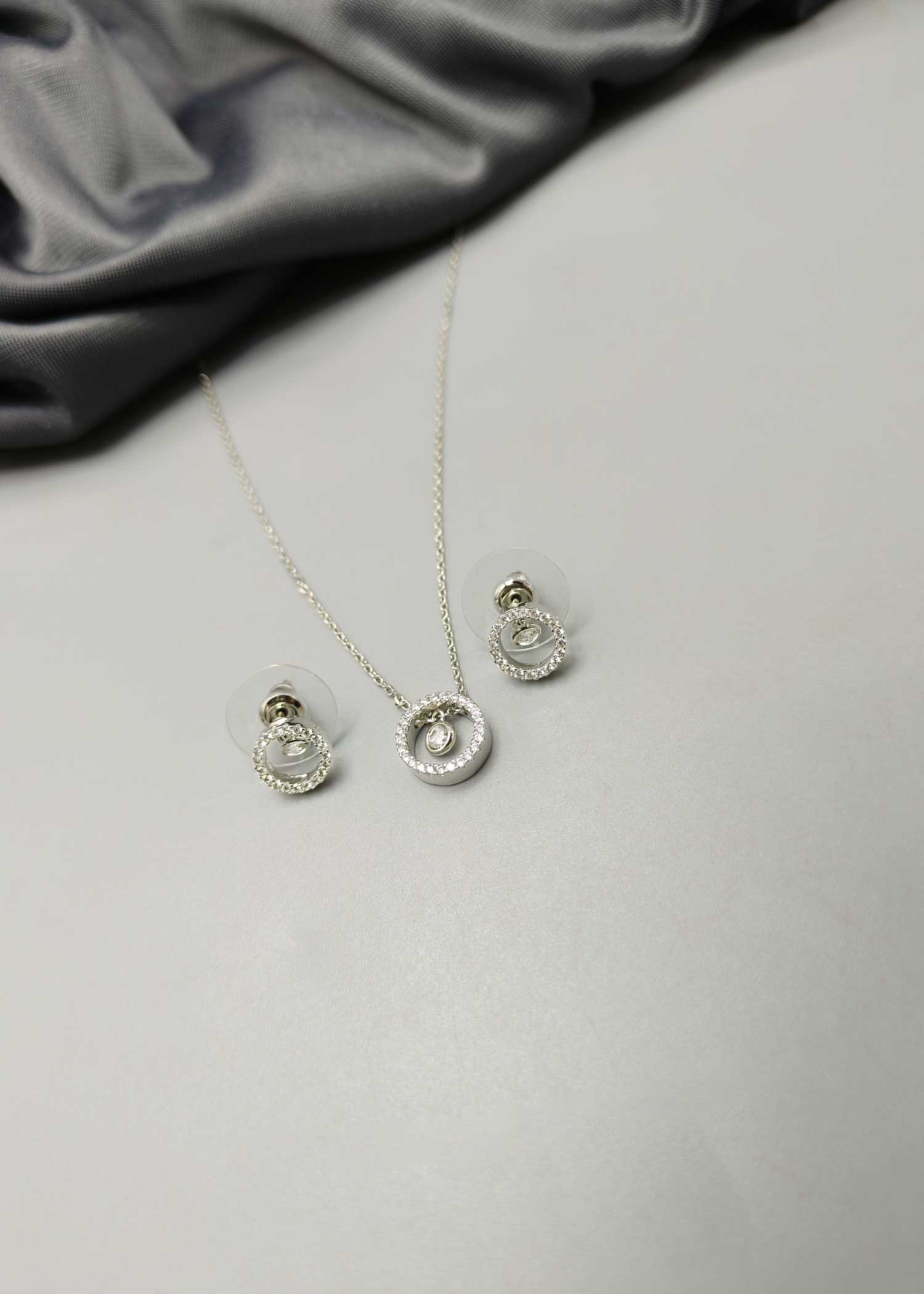 pendant set + chain