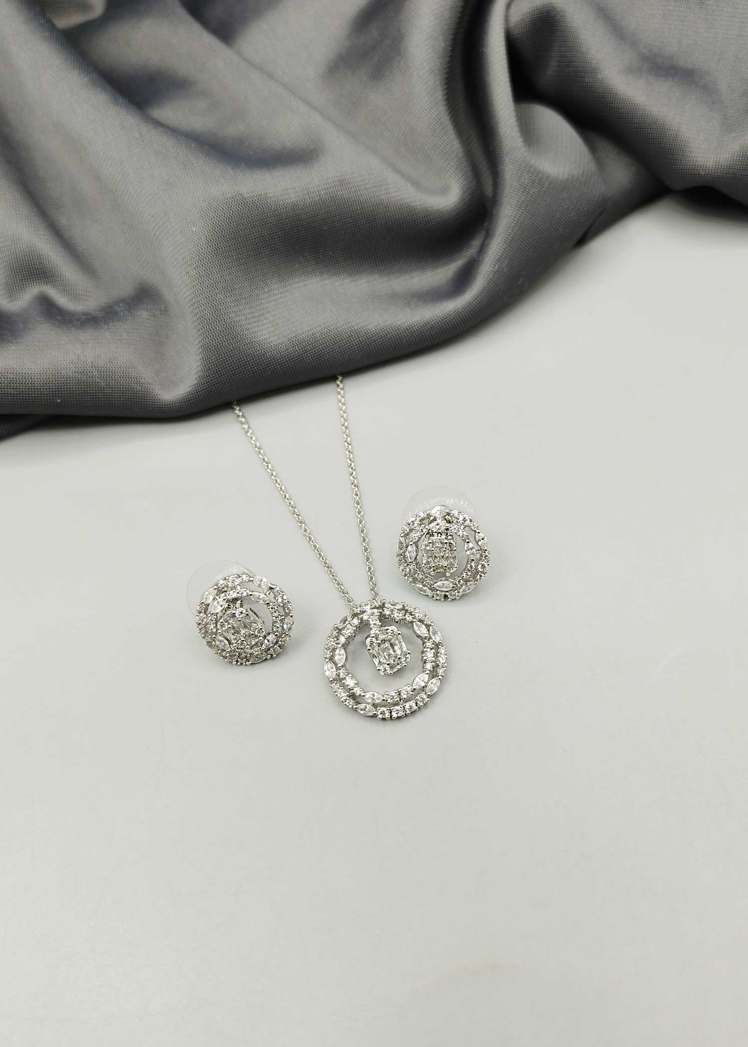 Pendant set + chain