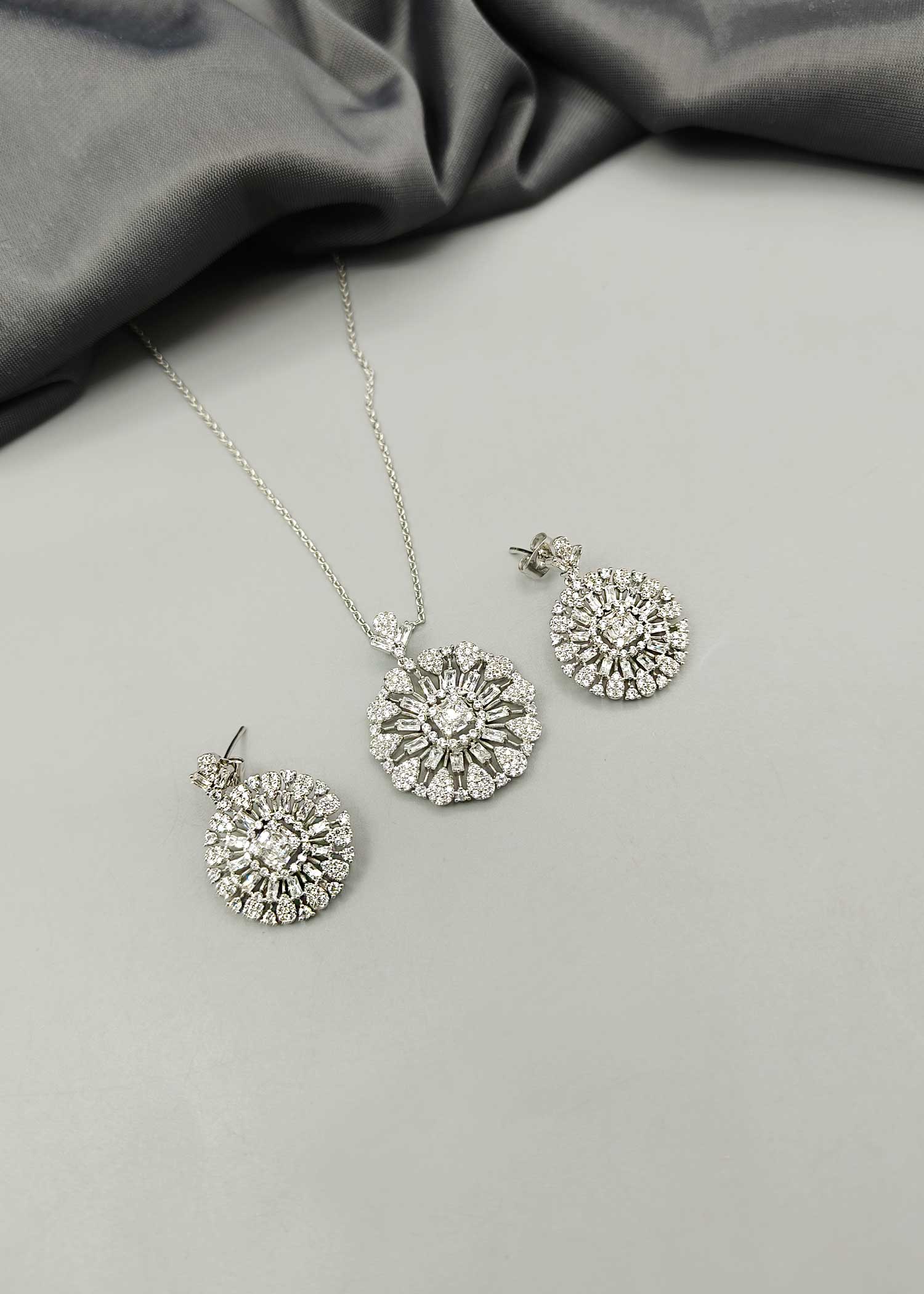 Pendant set + chain