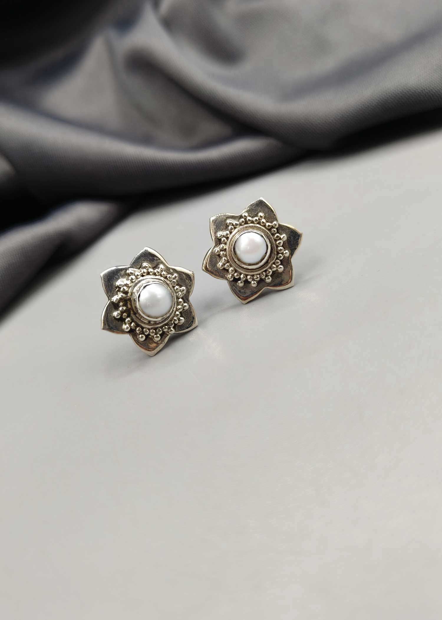 92.5 Sterling Silver Flower Stud Earring