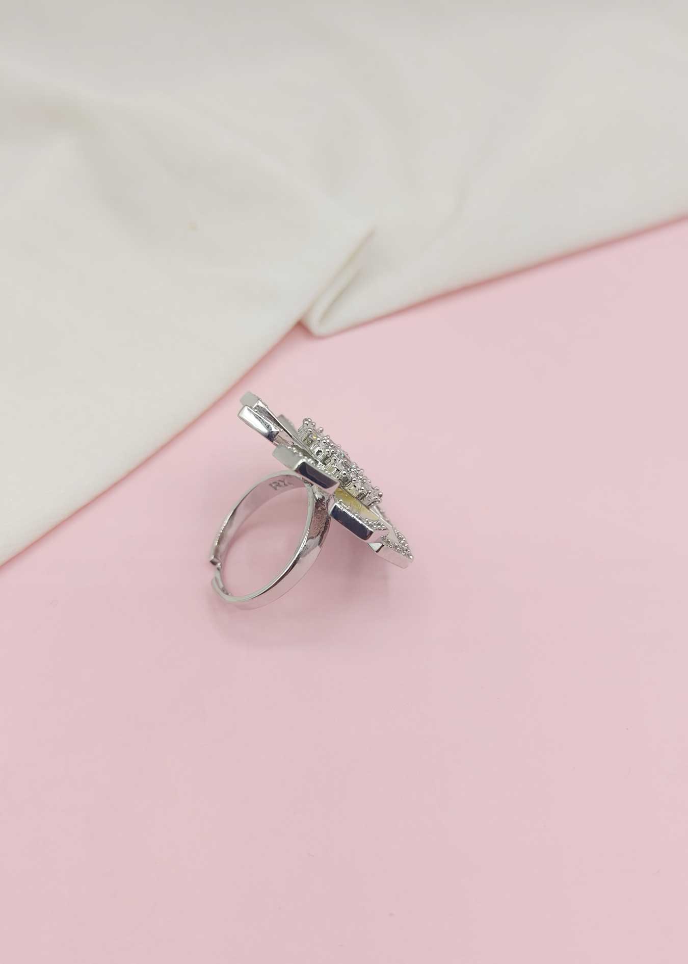 Mother Of Pearl Finger Ring